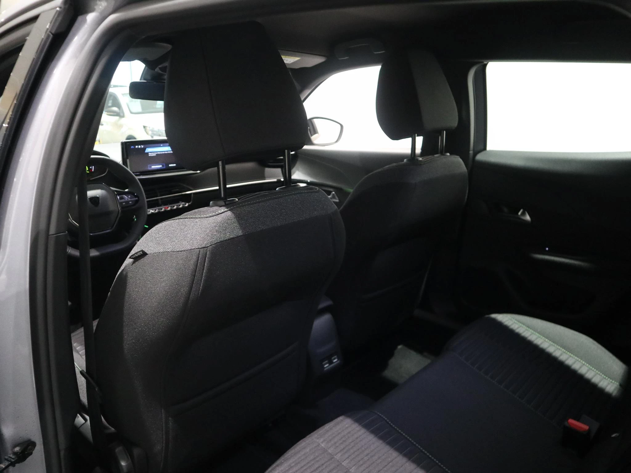 Peugeot-e-2008-image-10