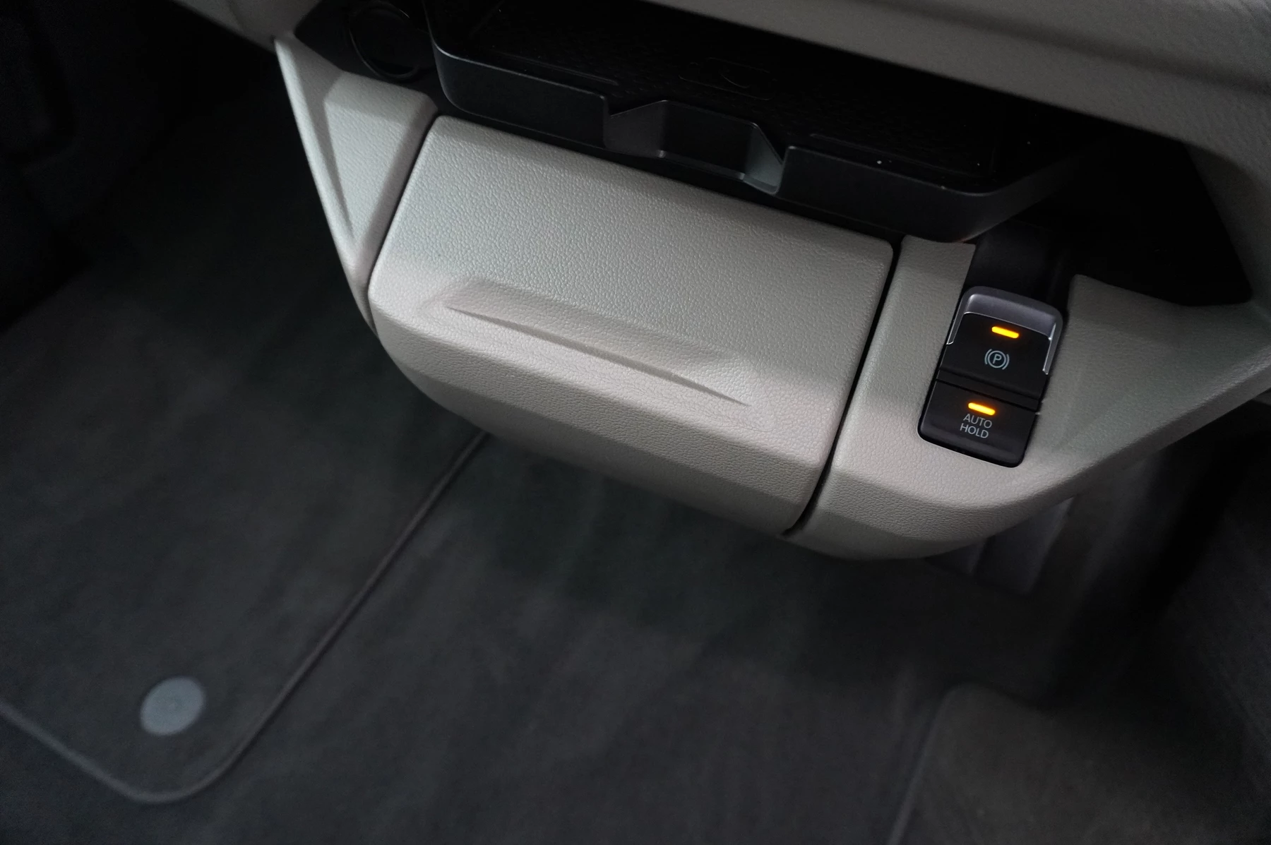 Volkswagen-Multivan-image-27