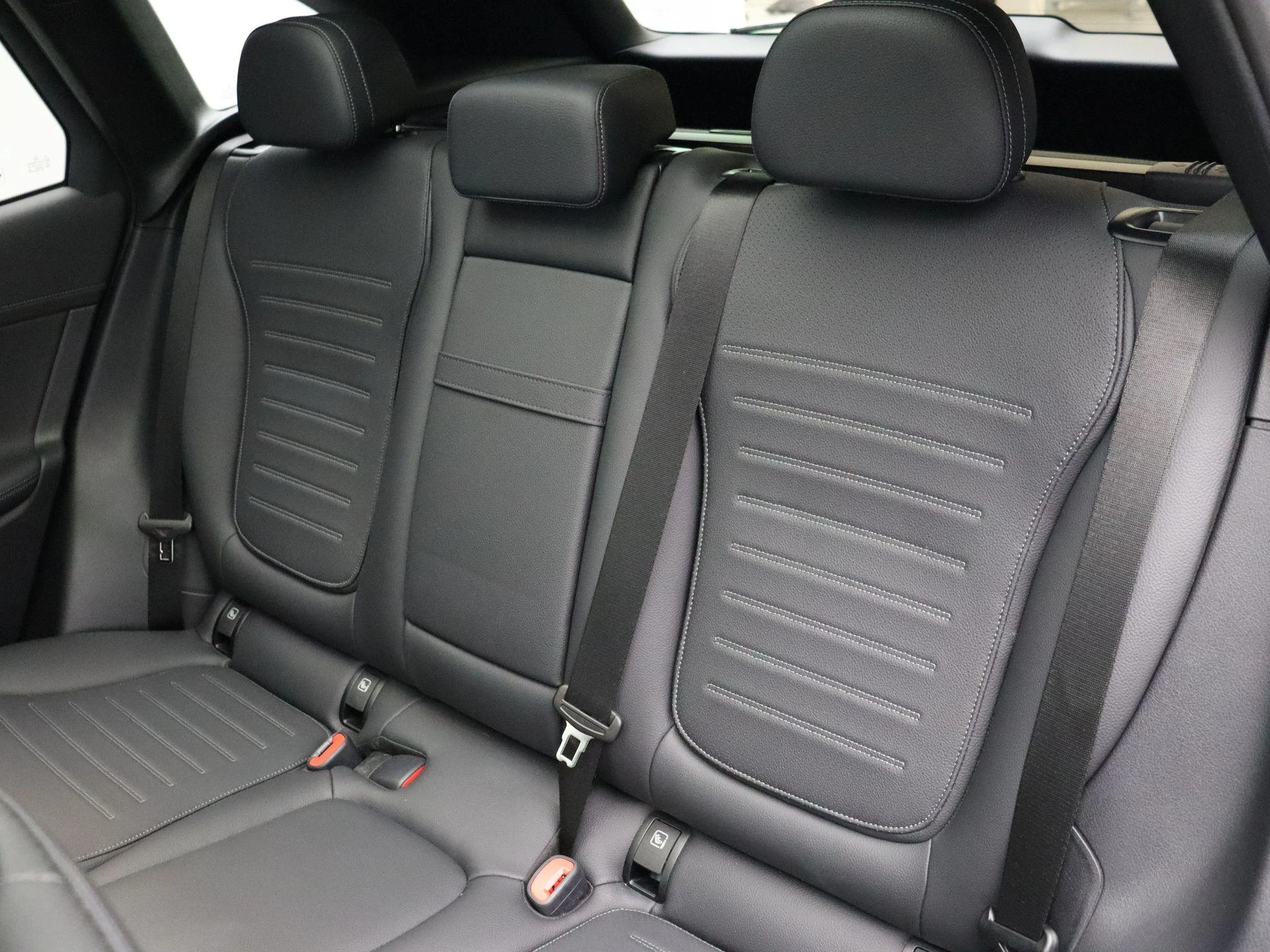 Mercedes-Benz-GLC-image-15