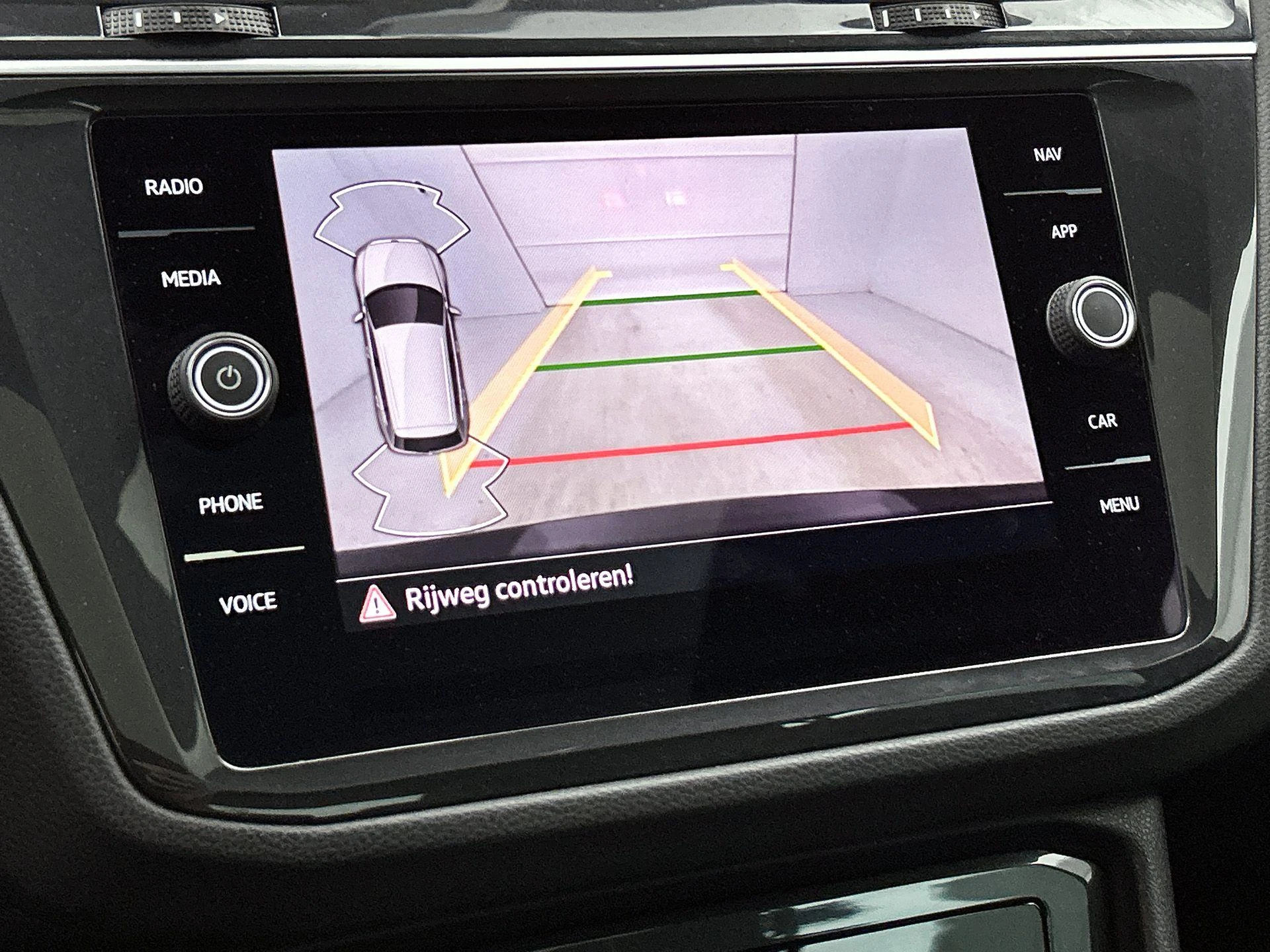 Volkswagen-Tiguan-image-17