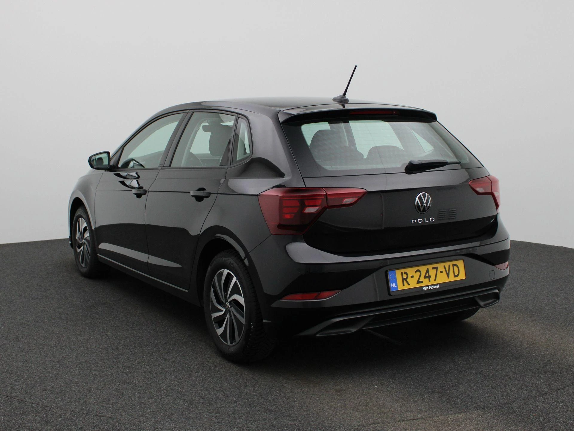 Volkswagen-Polo-image-1