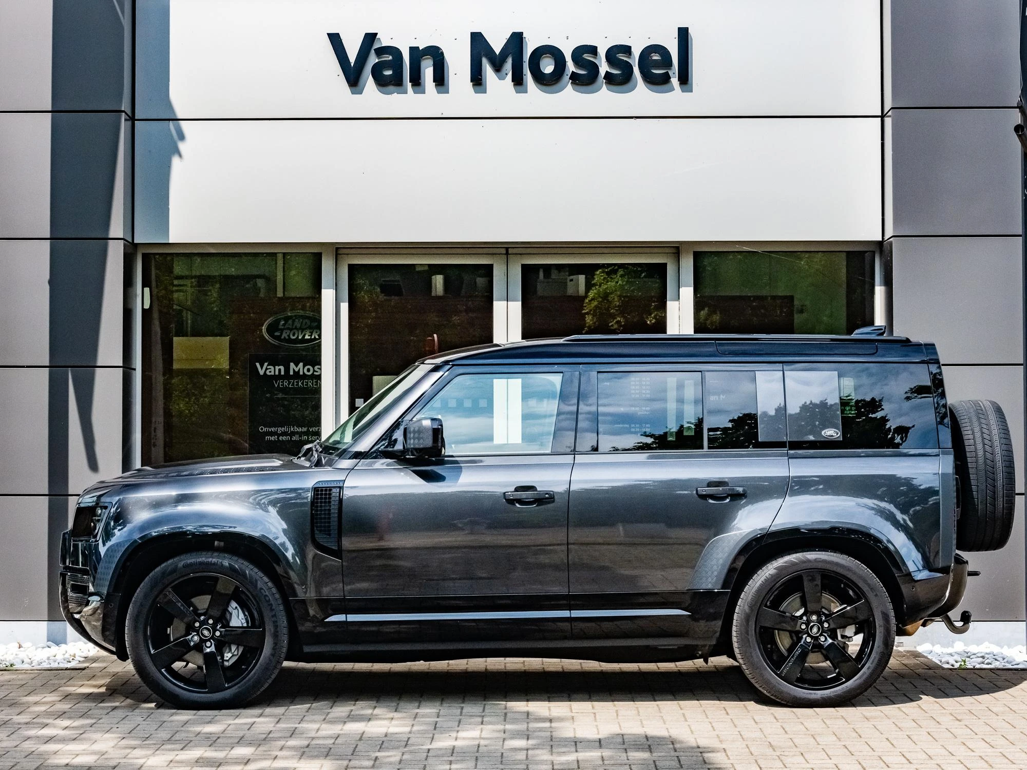 Land Rover Defender 110 D300 X-Dynamic HSE