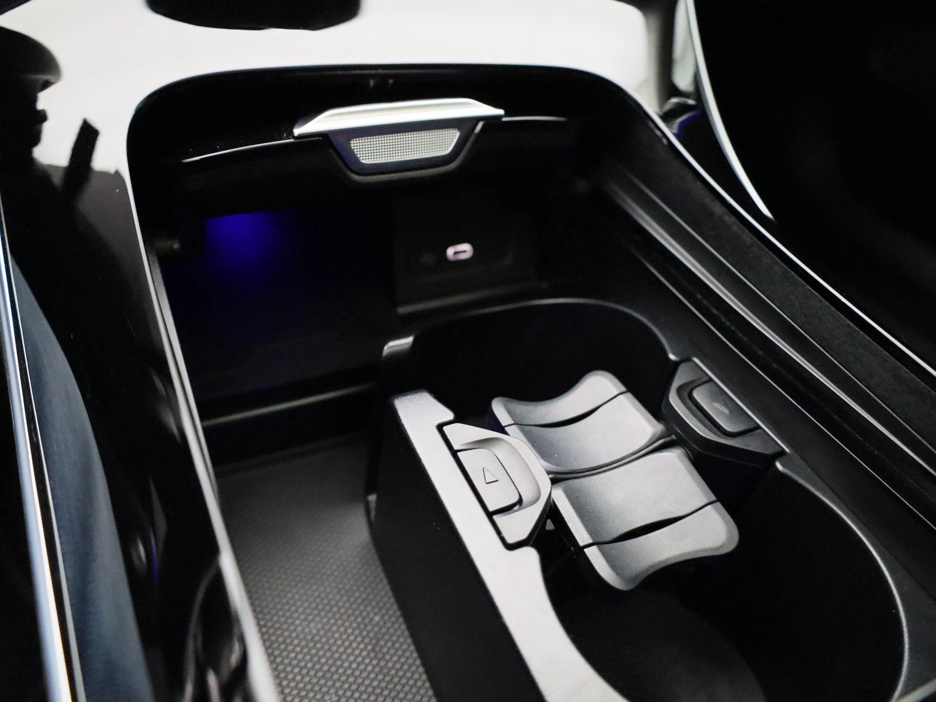 Mercedes-Benz-C-Klasse-image-23