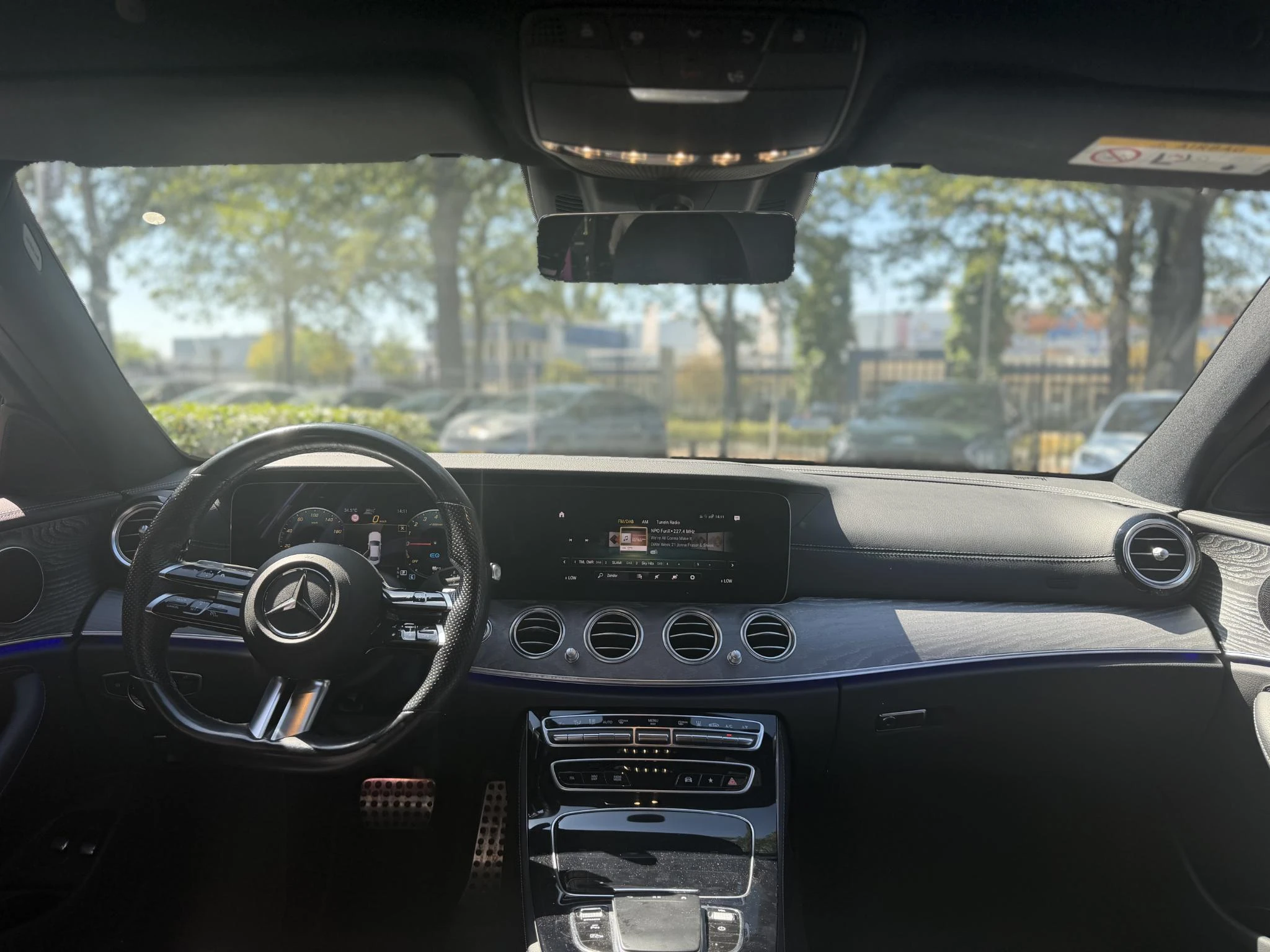 Mercedes-Benz-E-Klasse-image-4