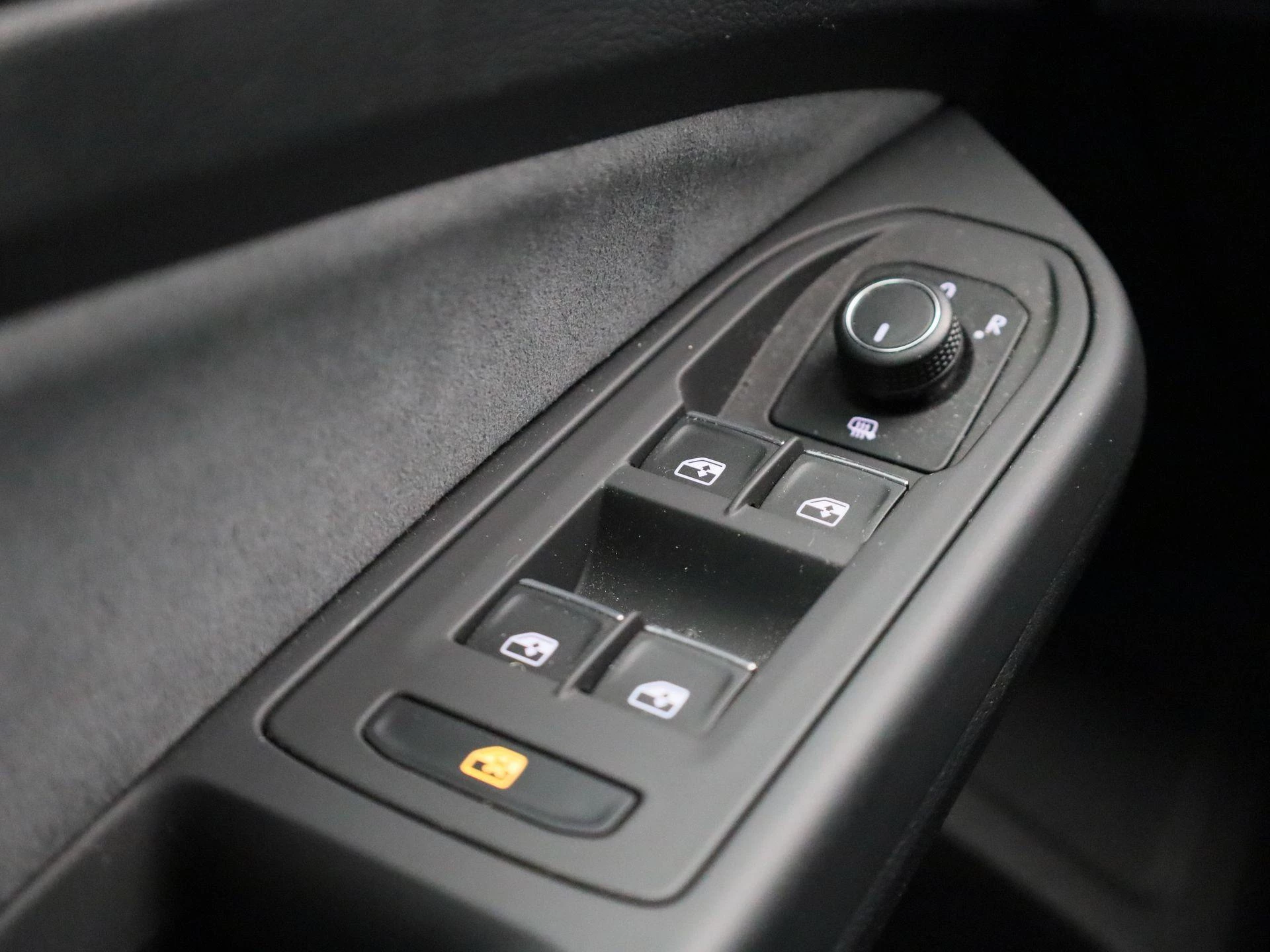 Volkswagen-Golf-image-29