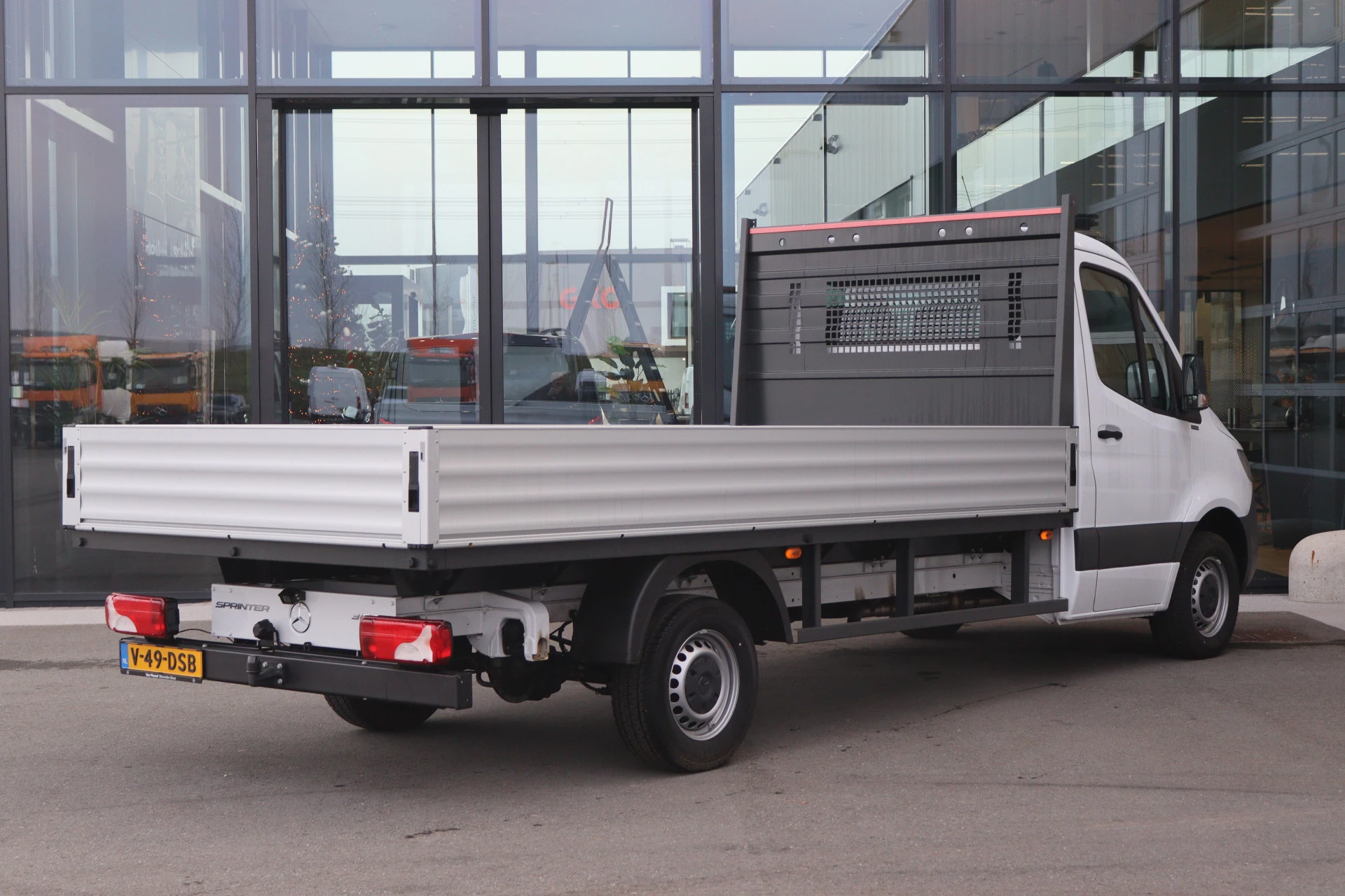 Mercedes-Benz-Sprinter-image-2