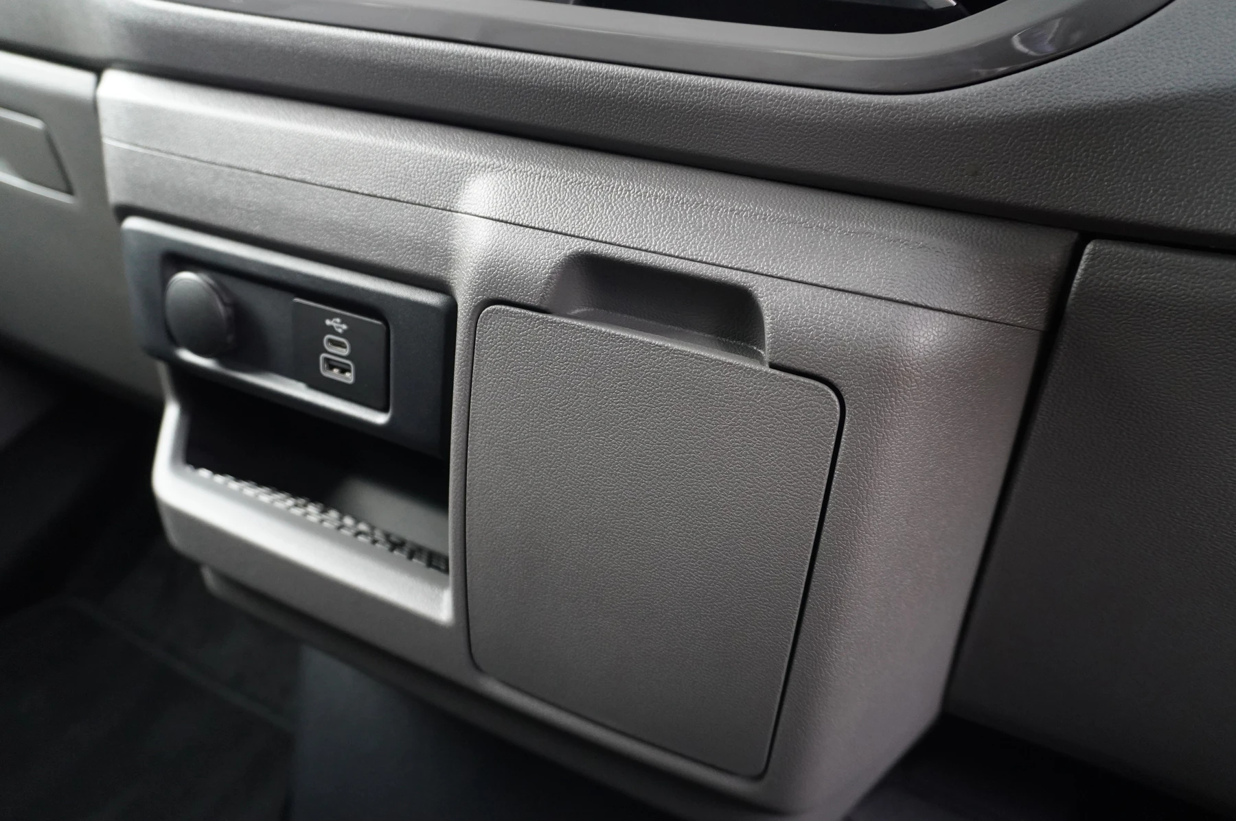 Volkswagen-Transporter-image-31