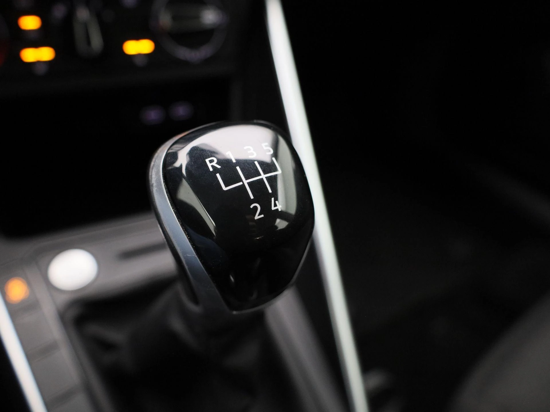 Volkswagen-Polo-image-23
