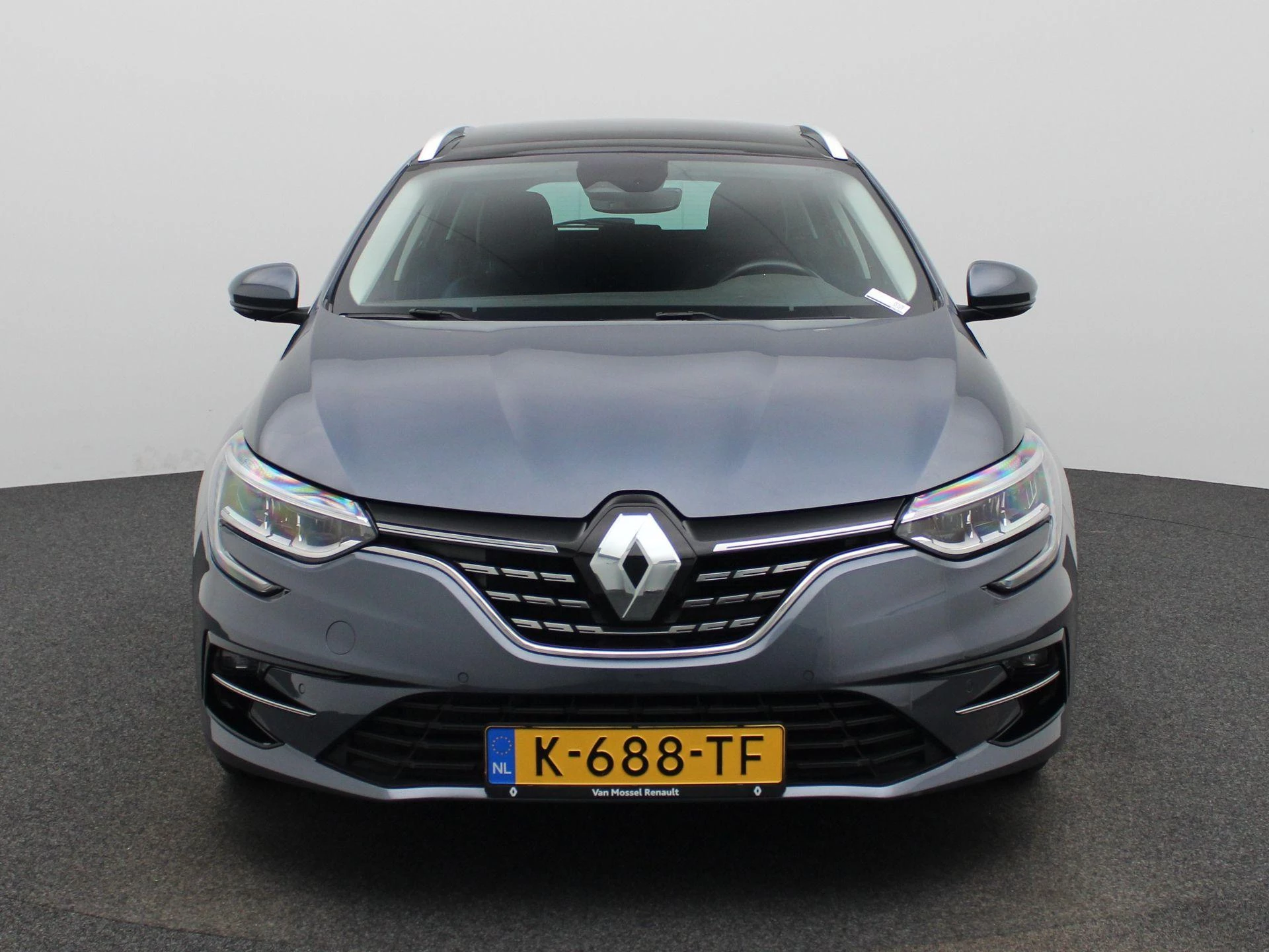 Renault-Megane E-Tech-image-4