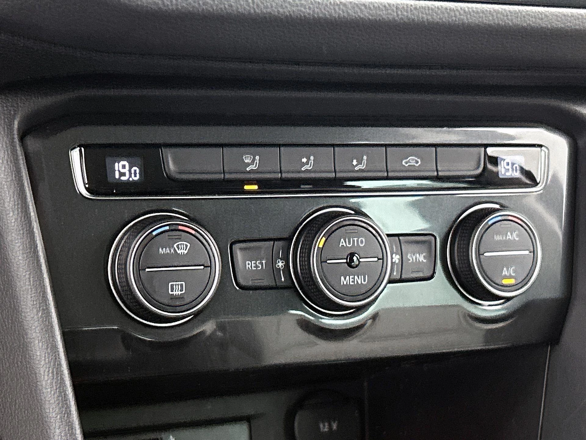 Volkswagen-Tiguan-image-23