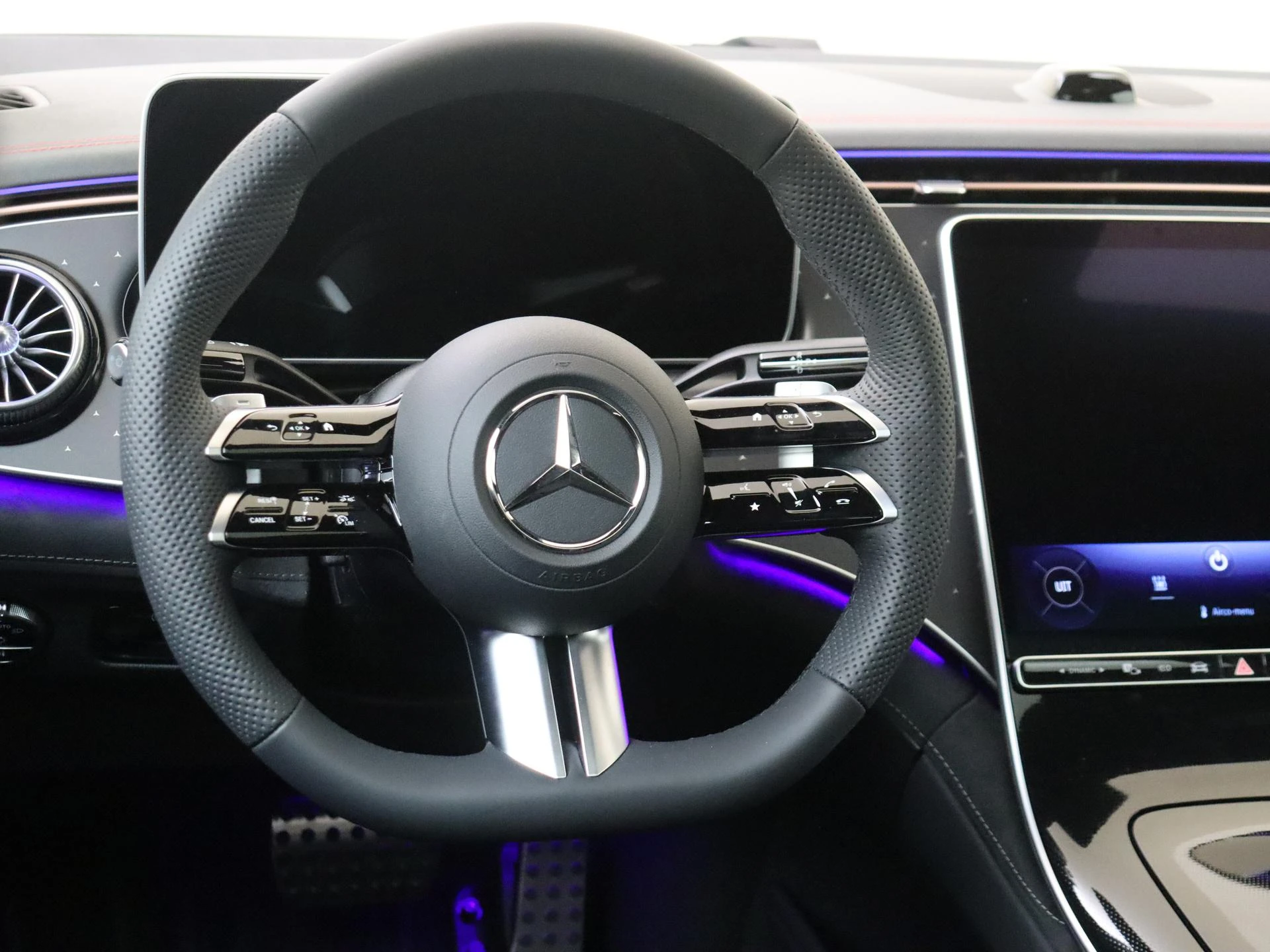 Mercedes-Benz-EQE-image-9