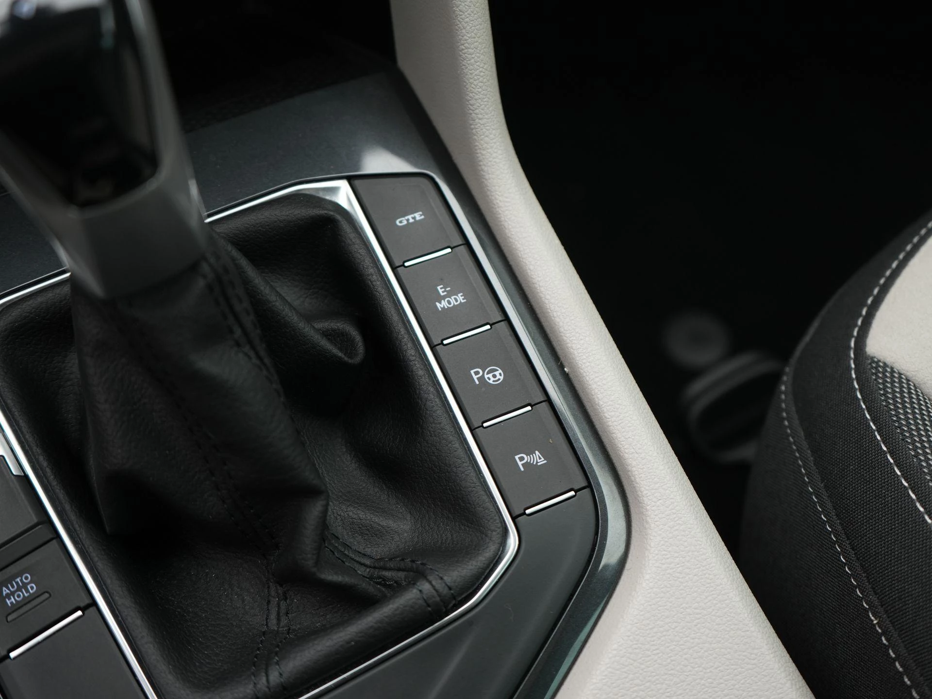 Volkswagen-Tiguan-image-28