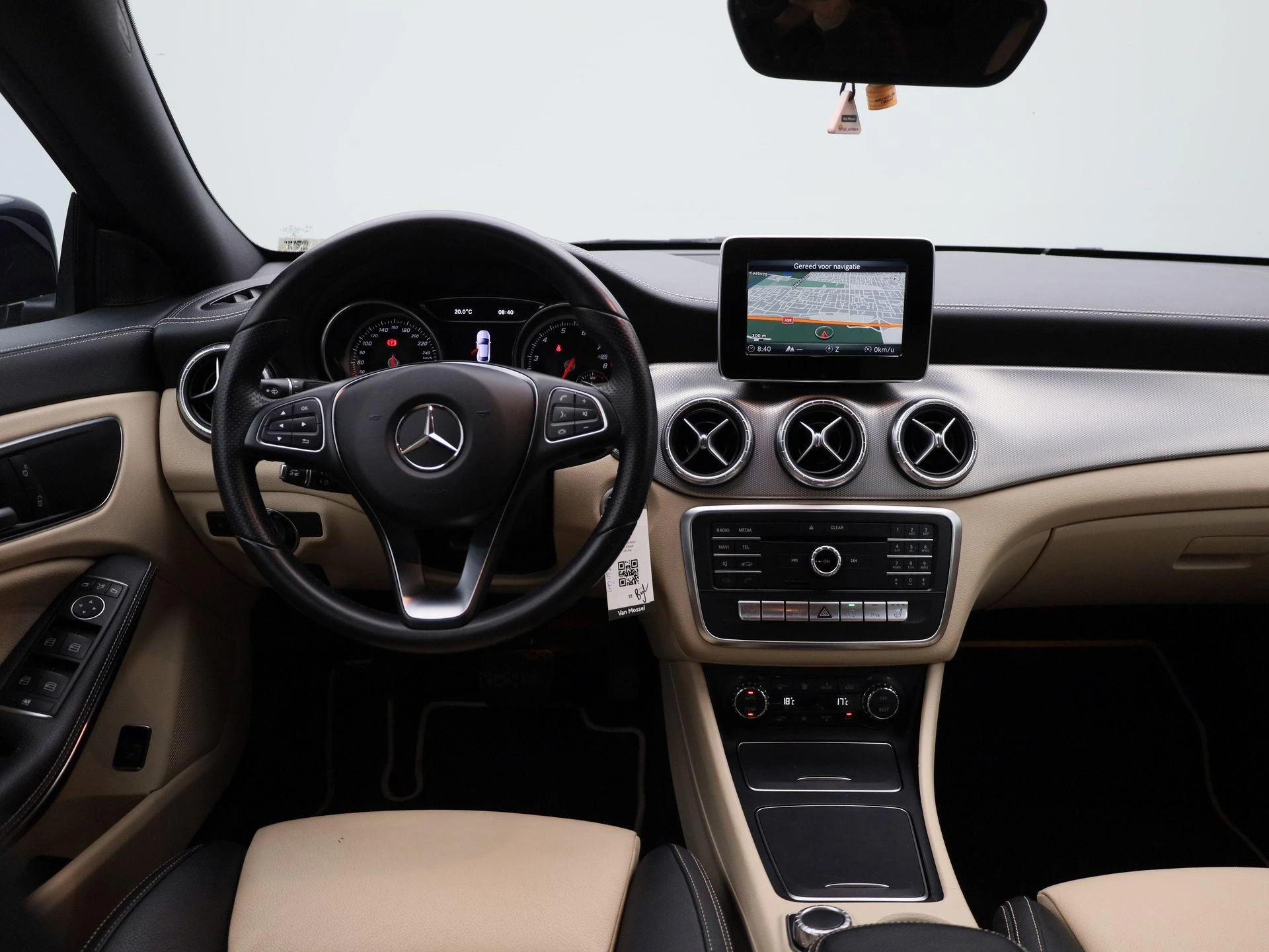 Mercedes-Benz-CLA-image-7