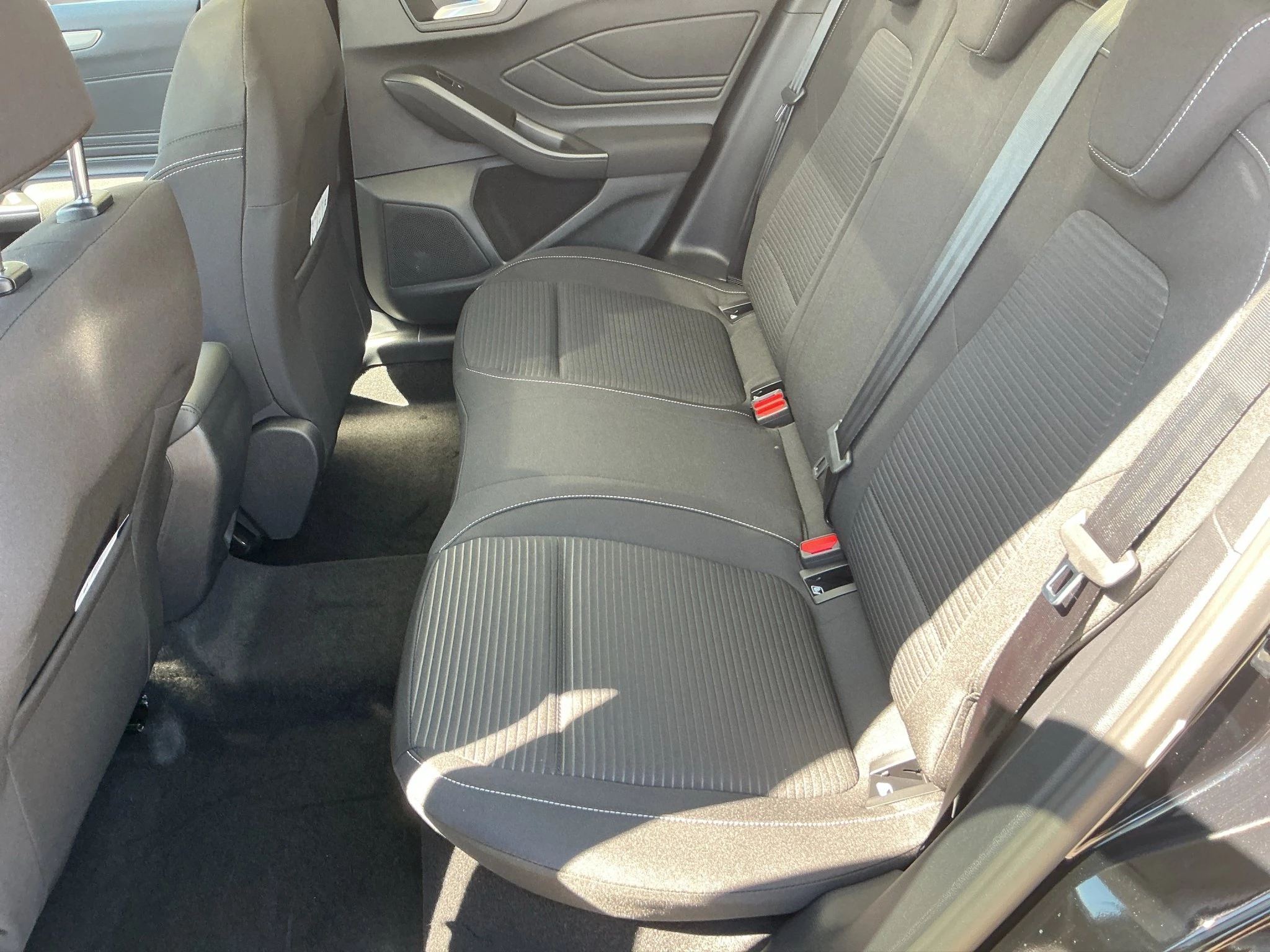 Ford Focus Titanium Edition Limousine Automatik & Panoramadach *HEZ Aktion*