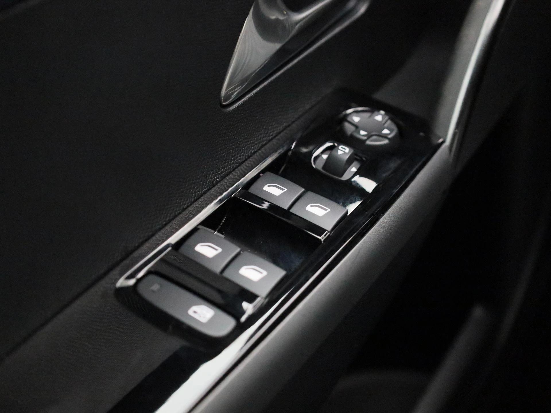 Lancia Ypsilon Edizione Cassina Limitata 51 kWh
