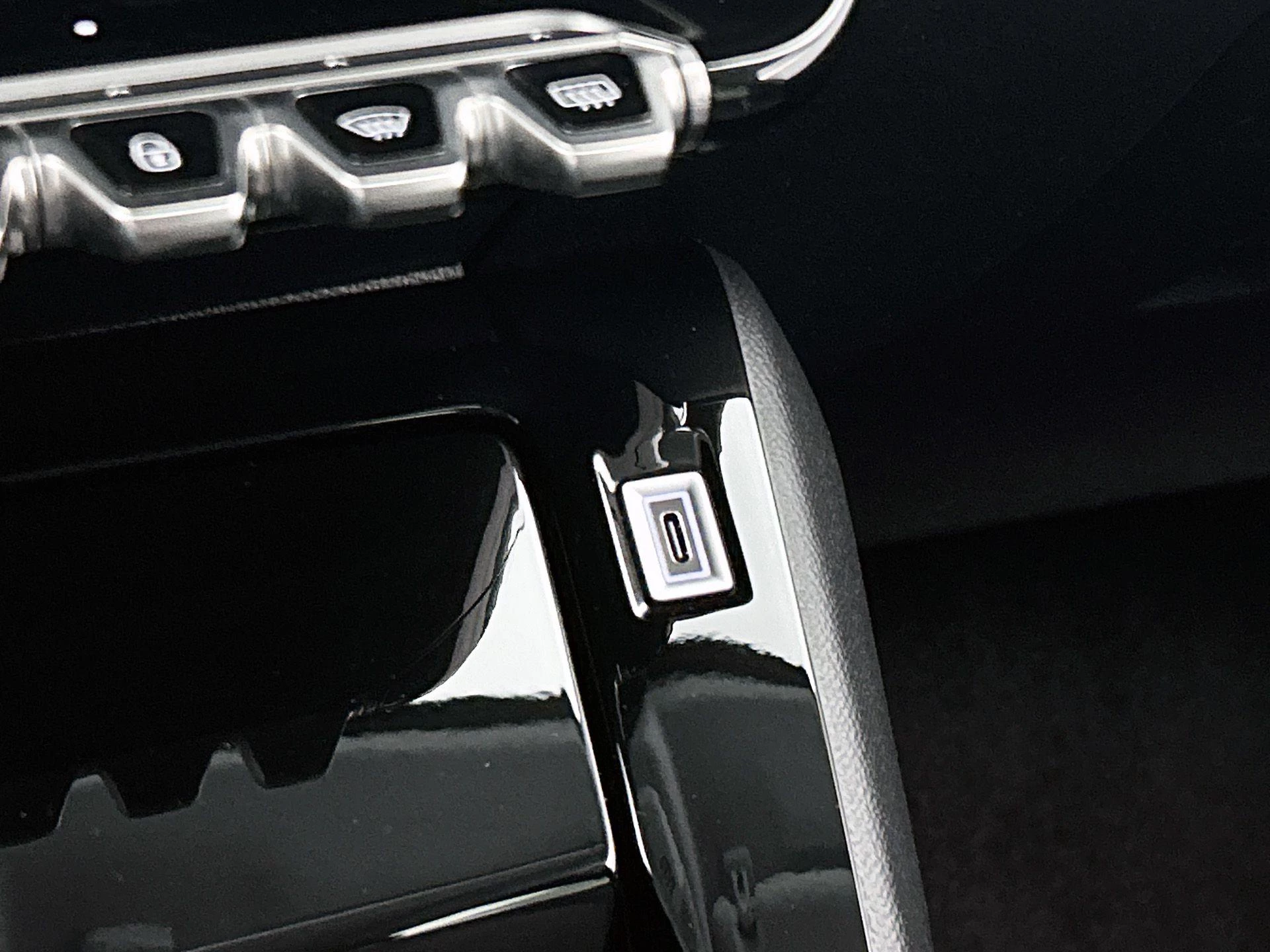 Peugeot-208-image-34
