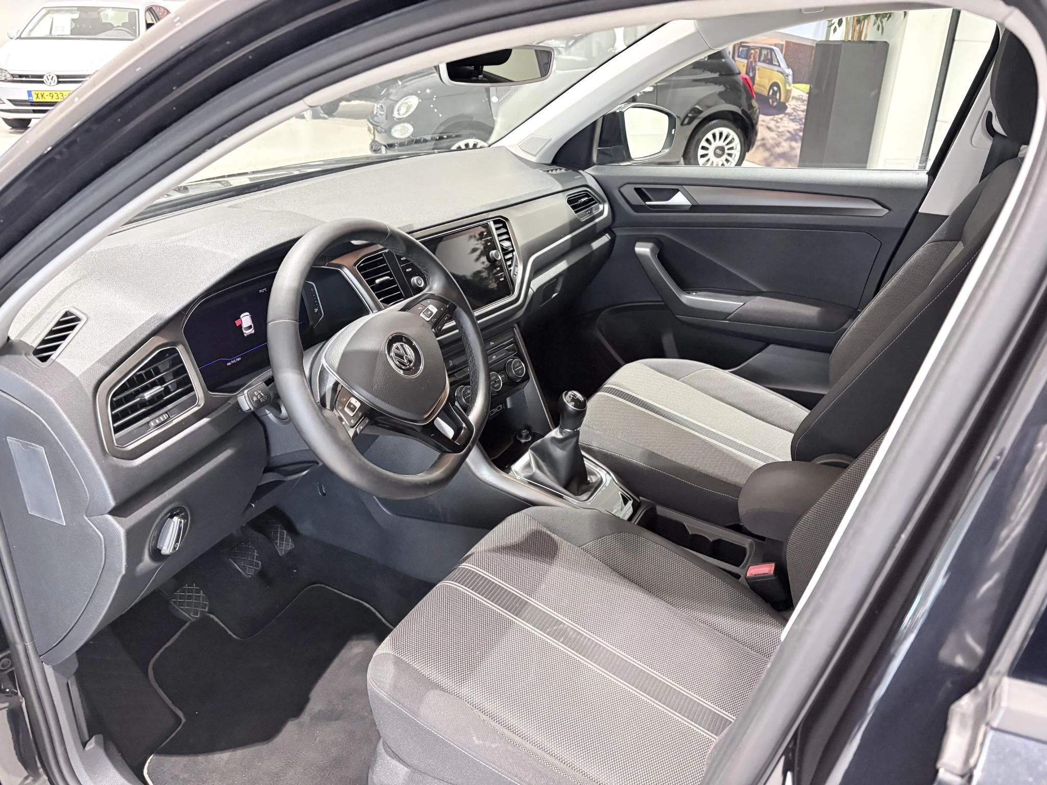 Volkswagen-T-Roc-image-9
