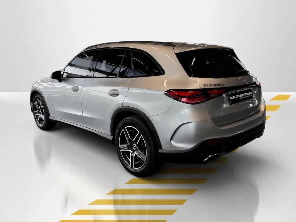 Mercedes-Benz-GLC 300 d-image-12