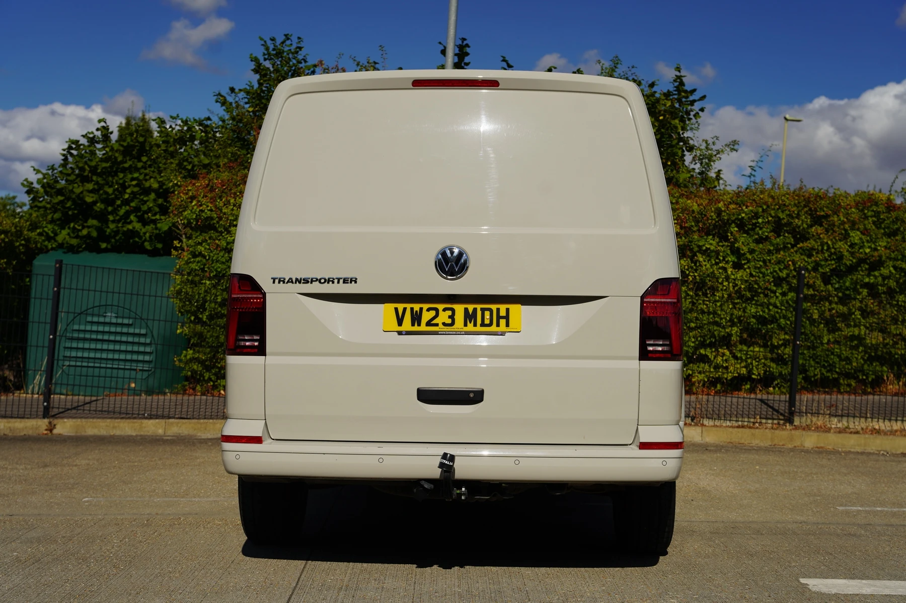 Volkswagen-Transporter-image-11