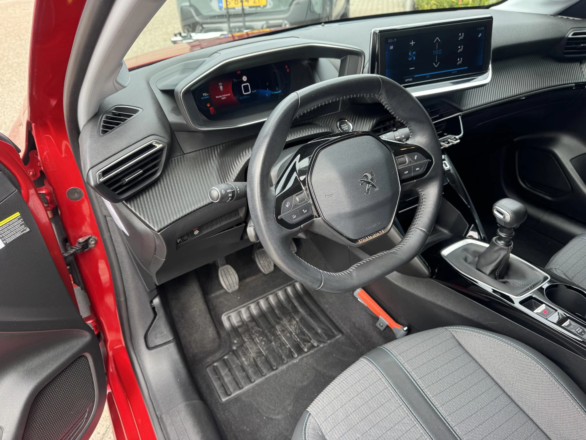 Peugeot-208-image-14