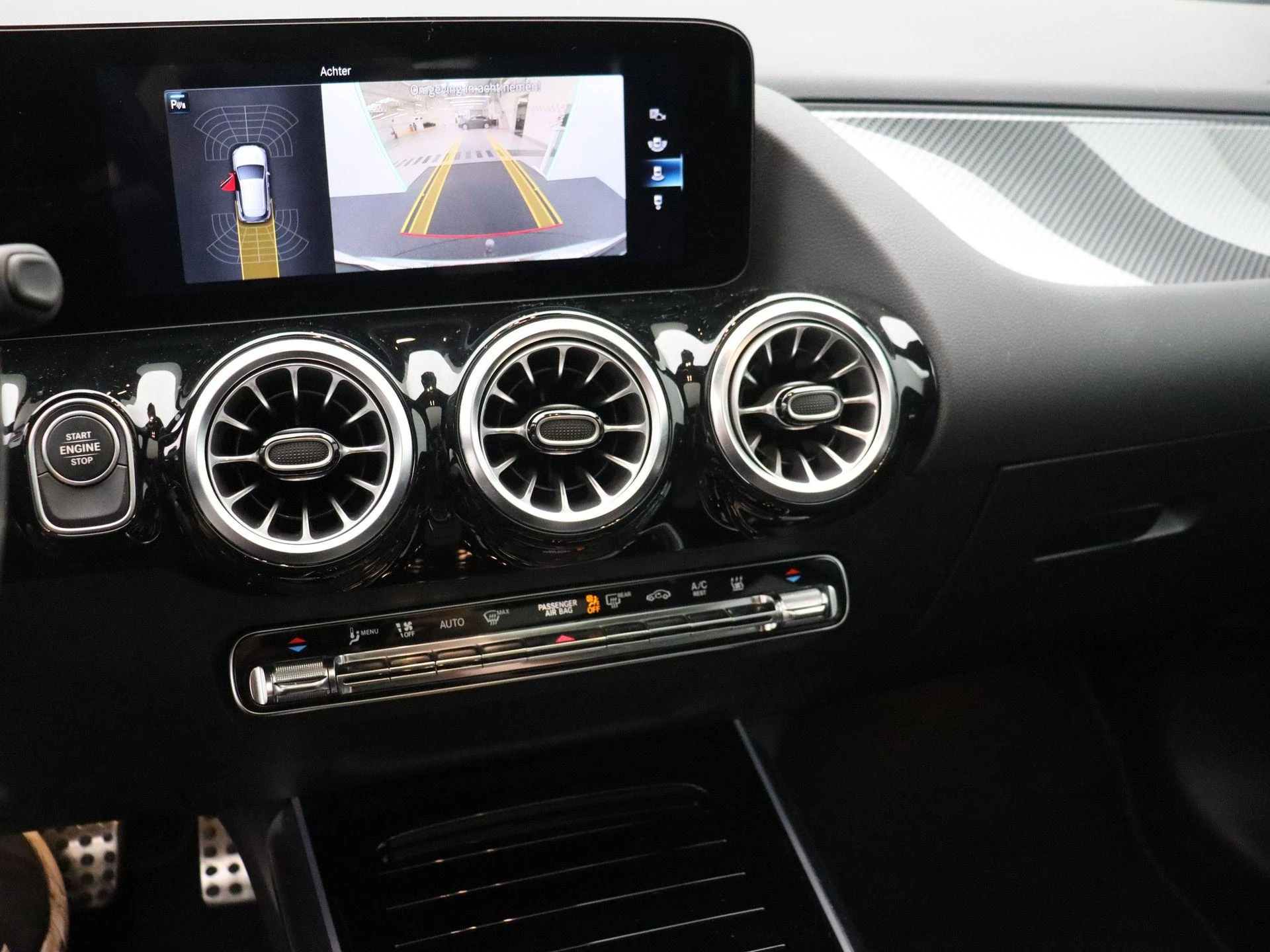 Mercedes-Benz GLA 250e Amg Line + MULTIBEAM + PANO DAK + CARPLAY + TREKHAAK +