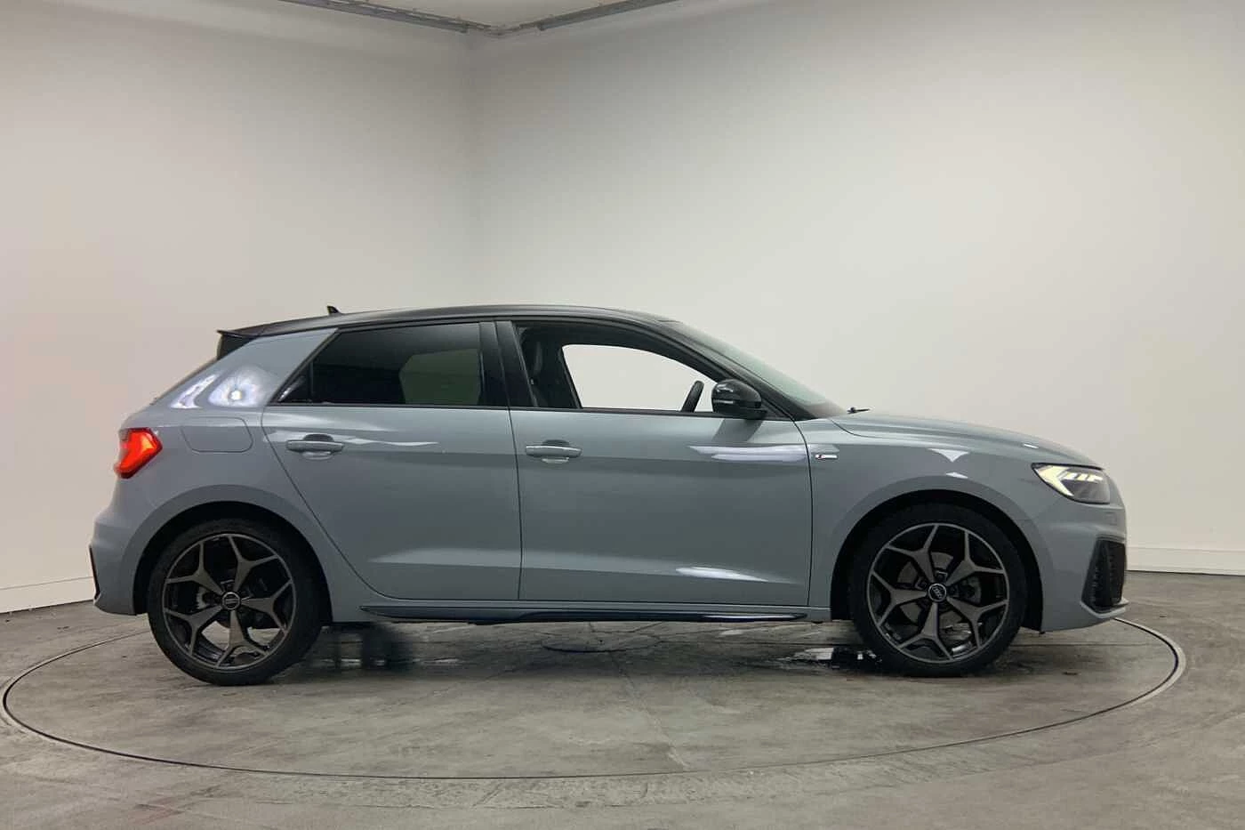 Audi-A1 Sportback-image-3