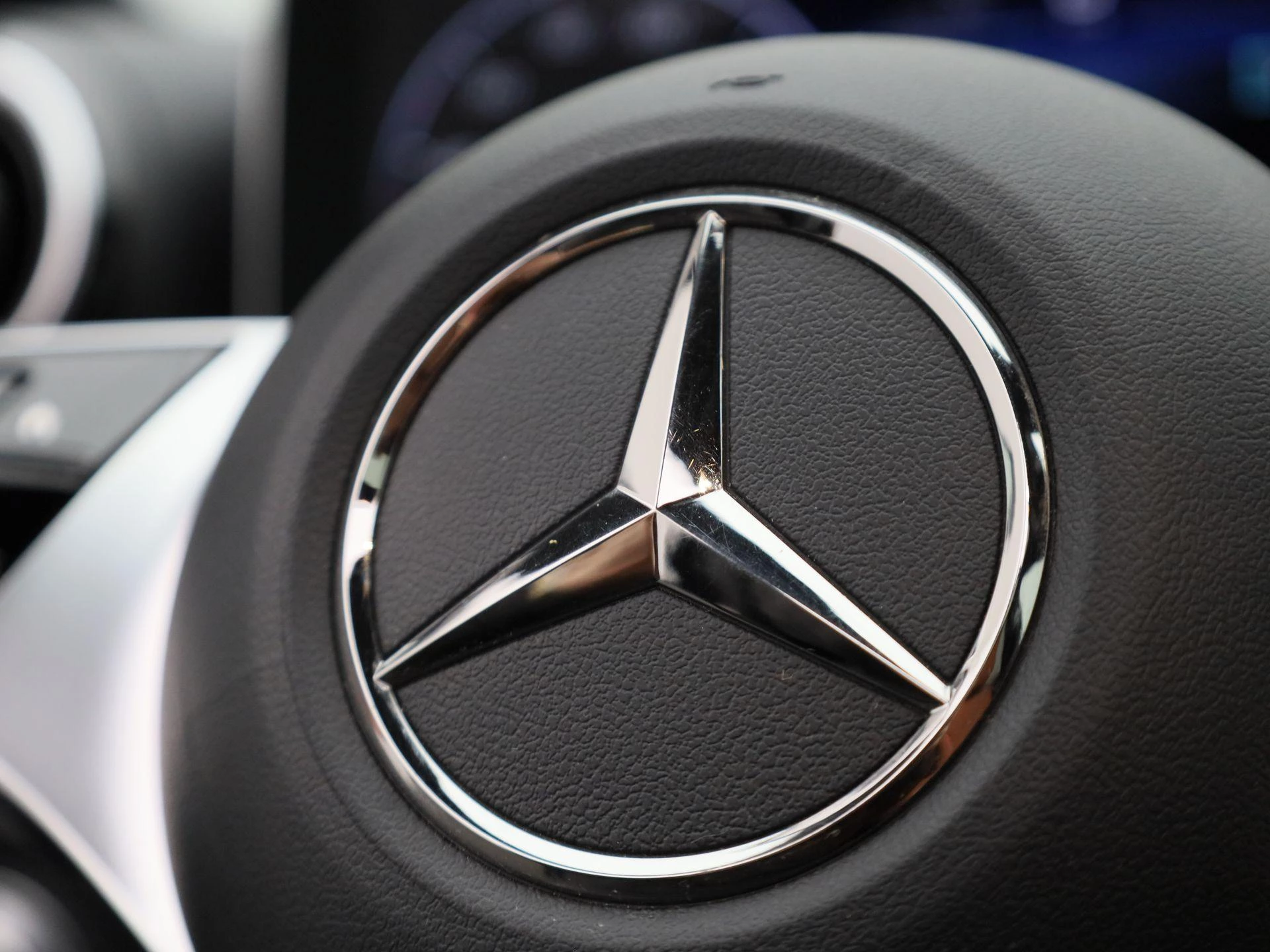 Mercedes-Benz-C-Klasse-image-33