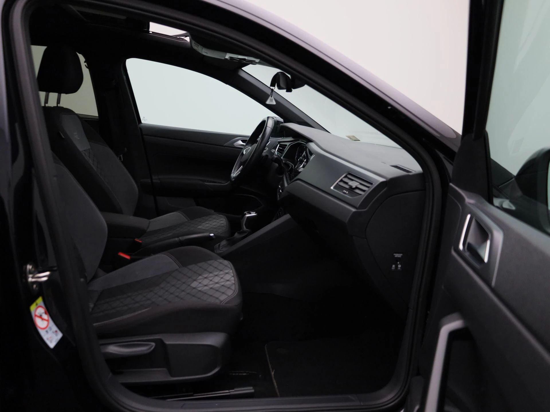 Volkswagen-Taigo-image-35