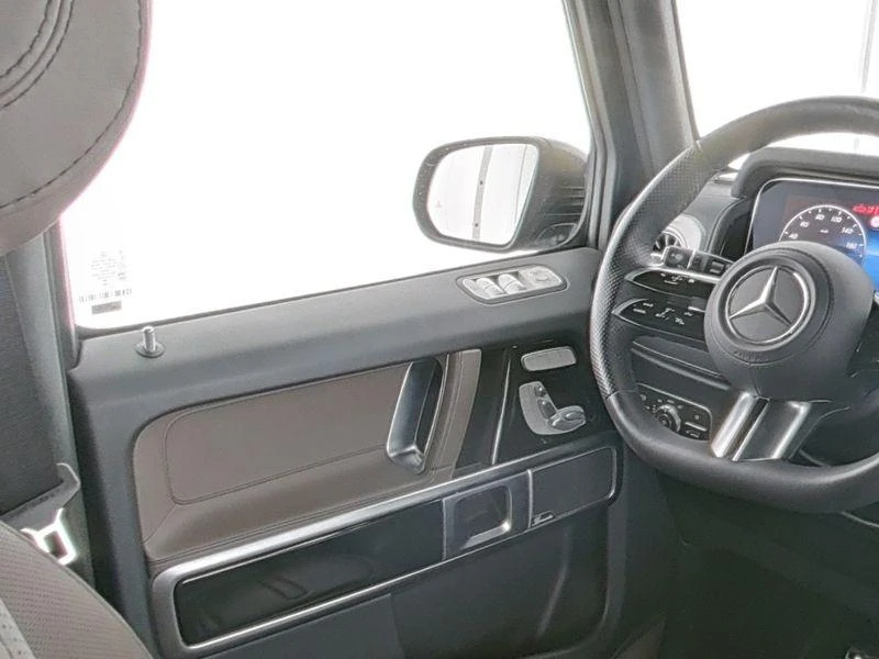 Mercedes-Benz-G-Klasse-image-6
