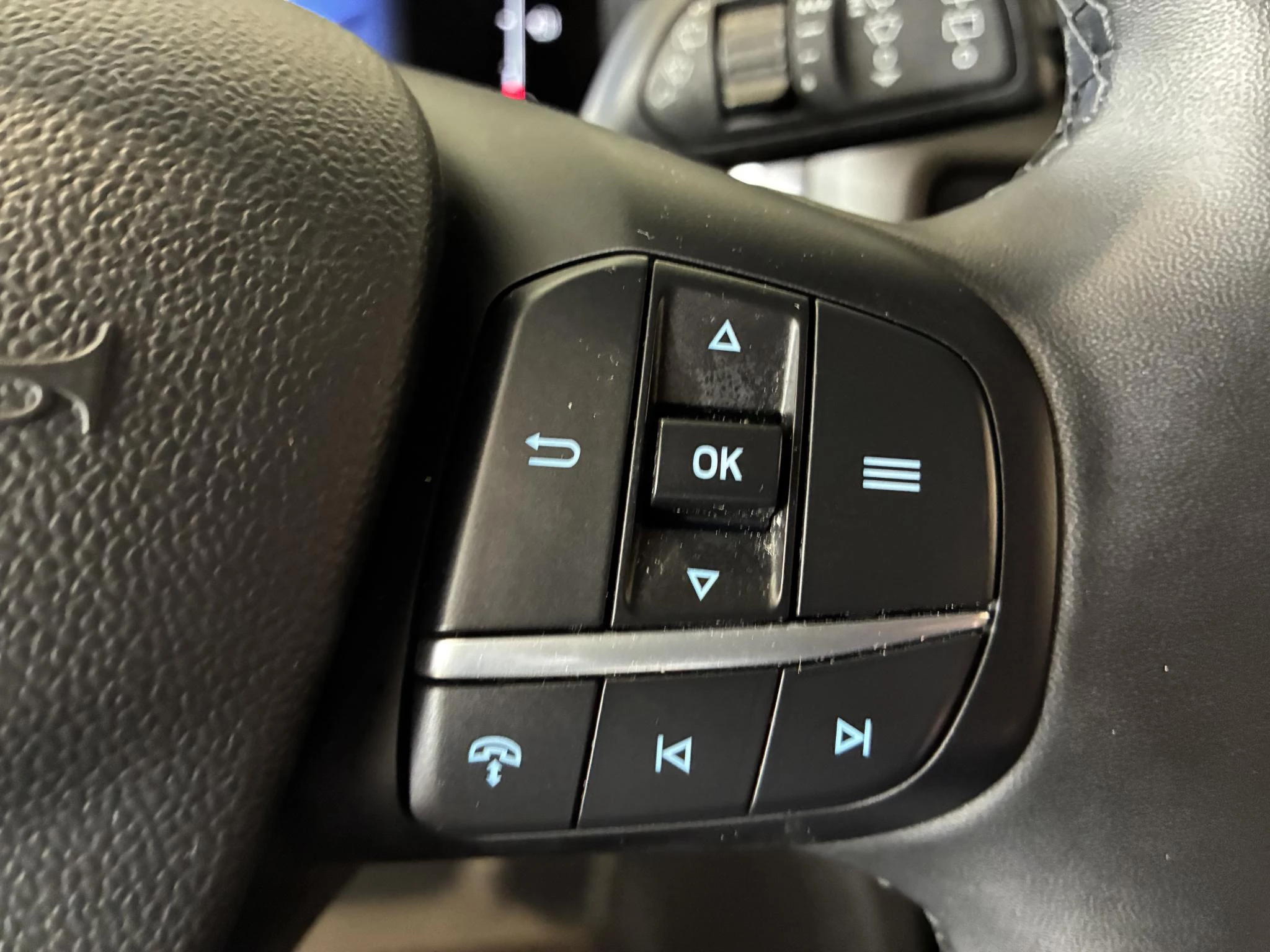 Ford-Transit Courier-image-12