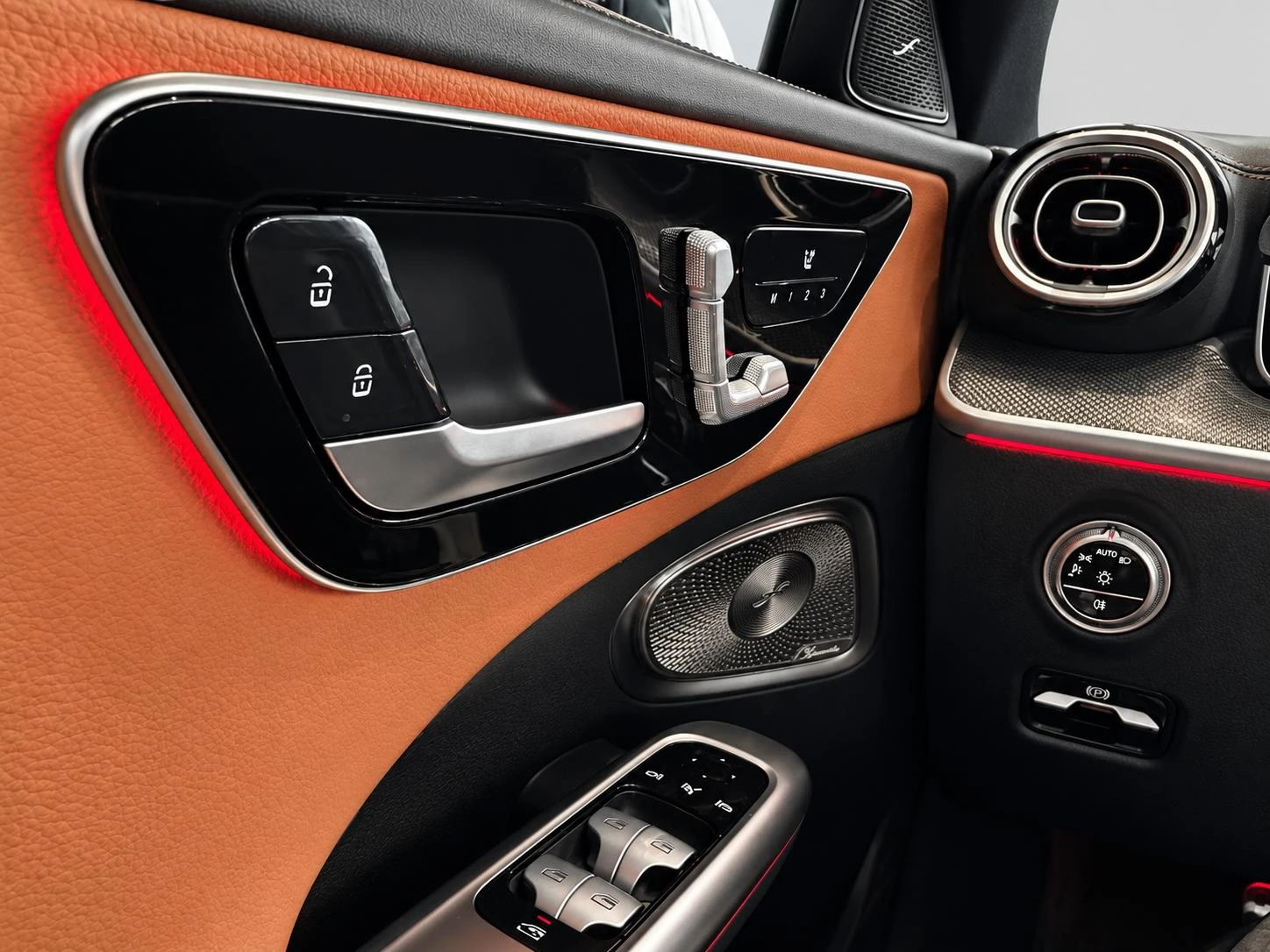 Mercedes-Benz-C-Klasse-image-12