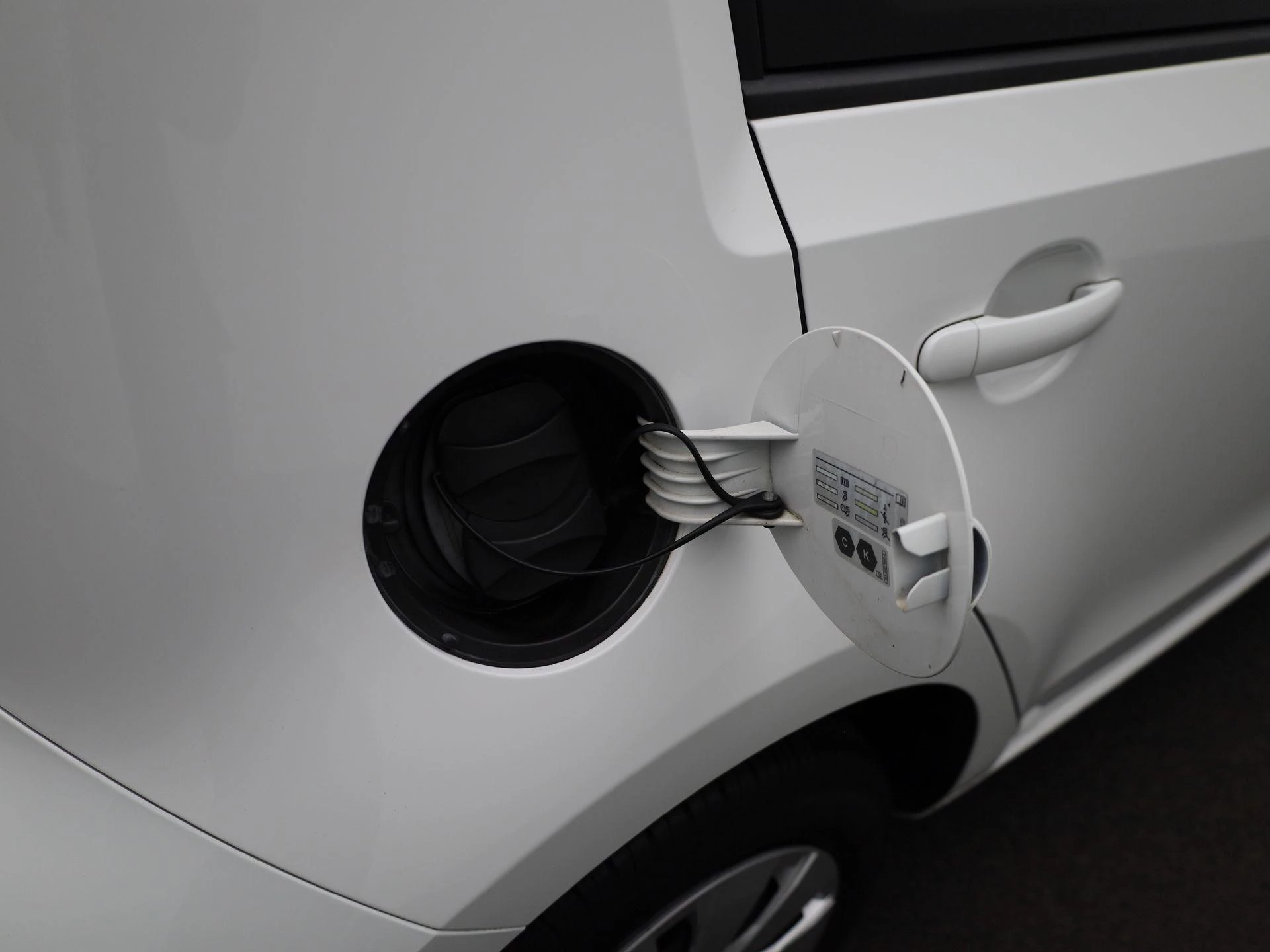 Volkswagen-e-up!-image-27