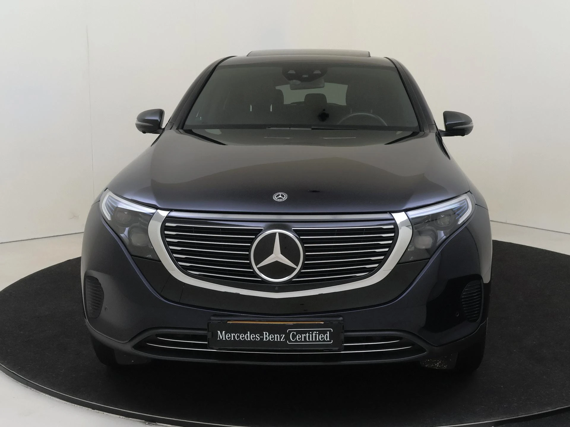 Mercedes-Benz-EQC-image-5