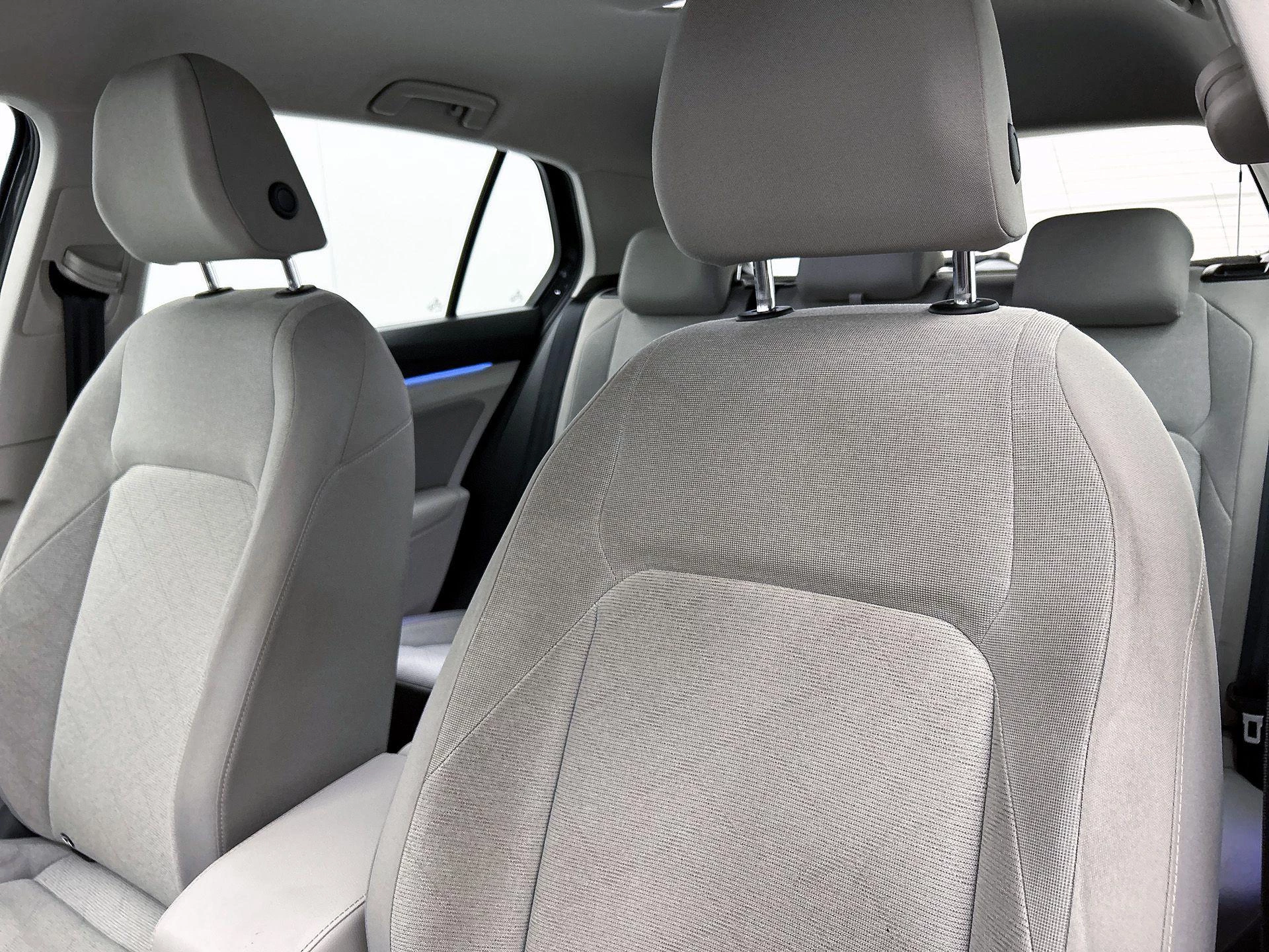 Volkswagen-Golf-image-12
