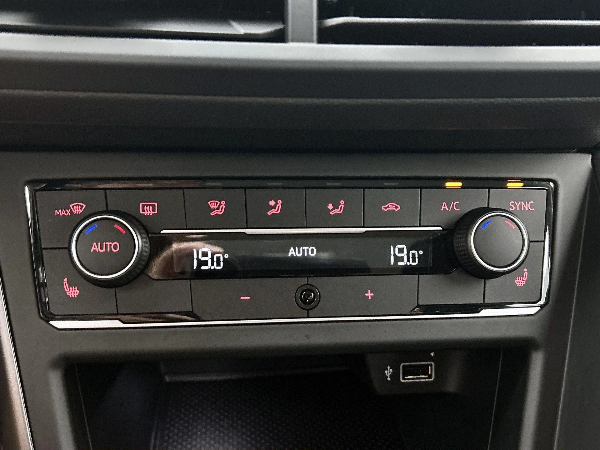 Volkswagen-Polo-image-18