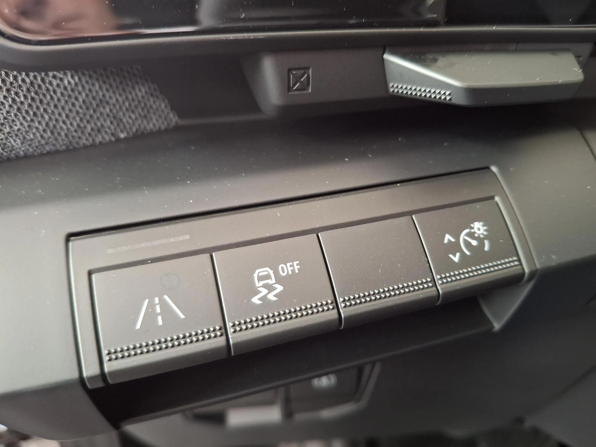 Renault-Megane E-Tech-image-14