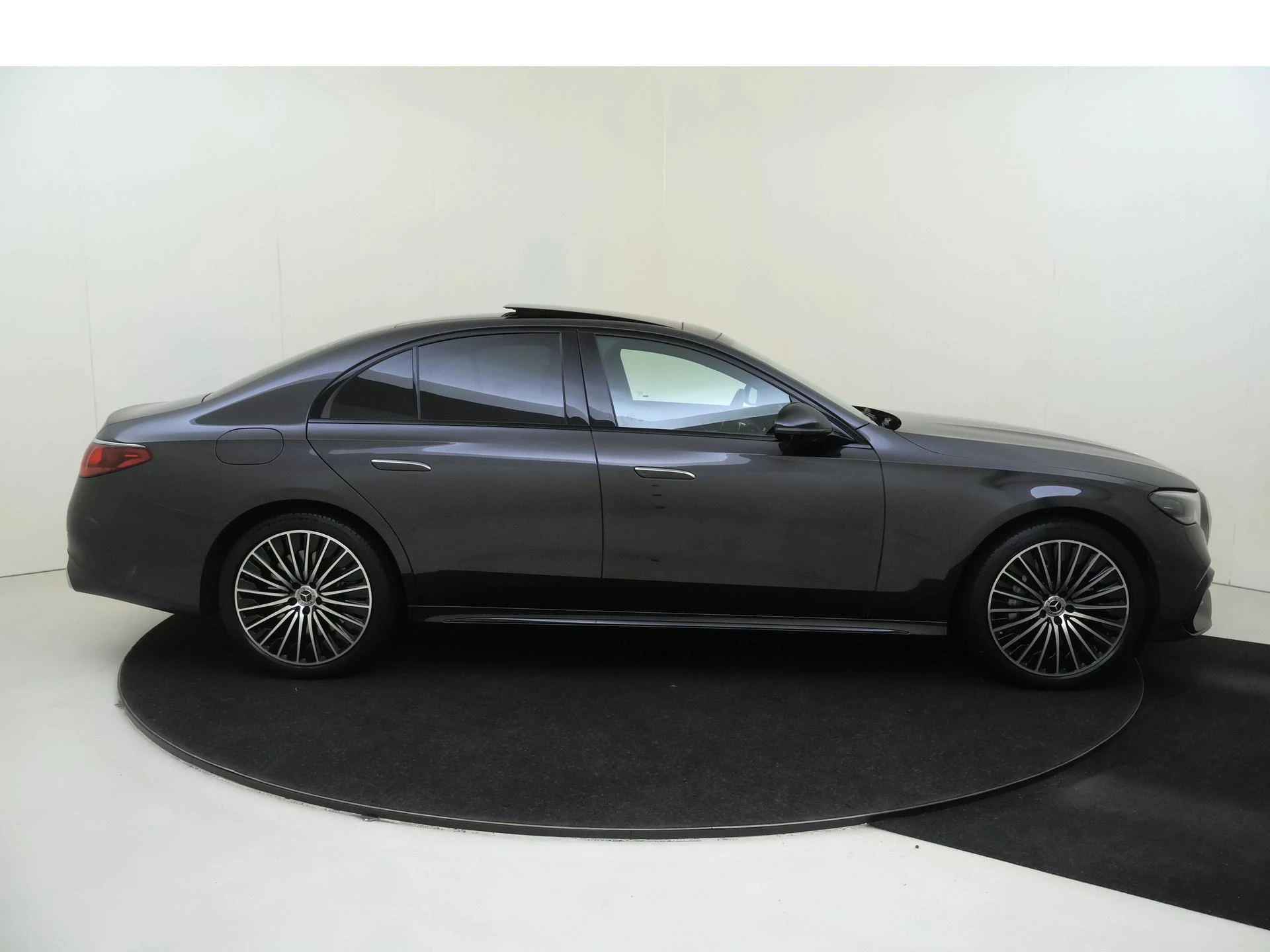 Mercedes-Benz-E-Klasse-image-8