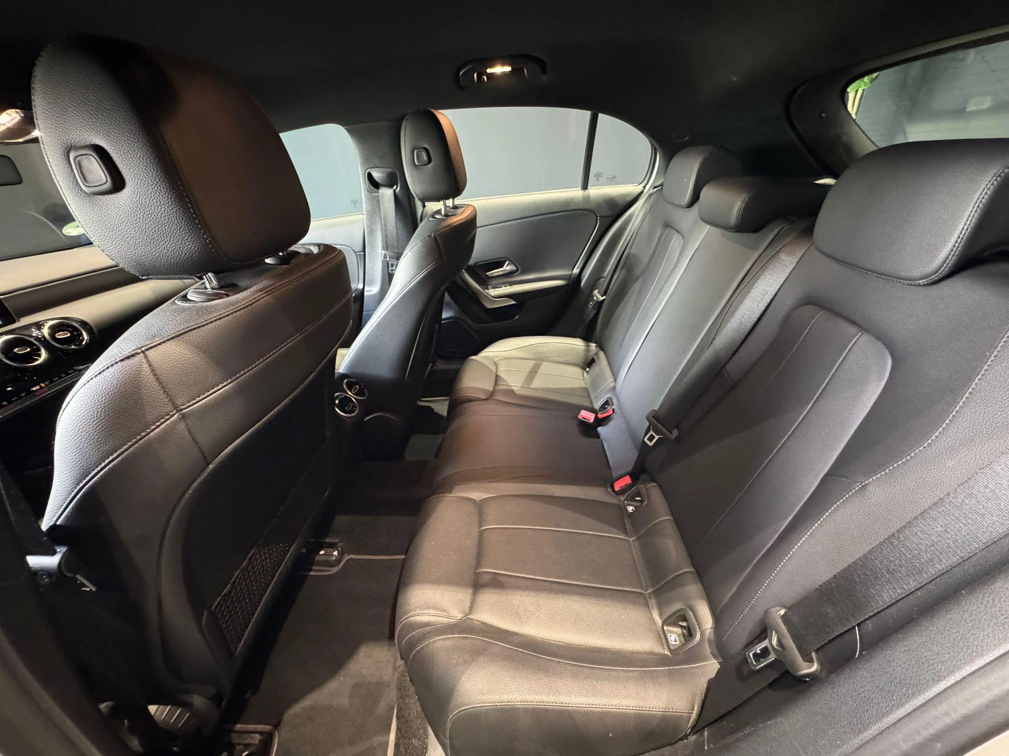 Mercedes-Benz Classe A 180 d Business Solution + TREKHAAK + MULTIBEAM + LEDER +