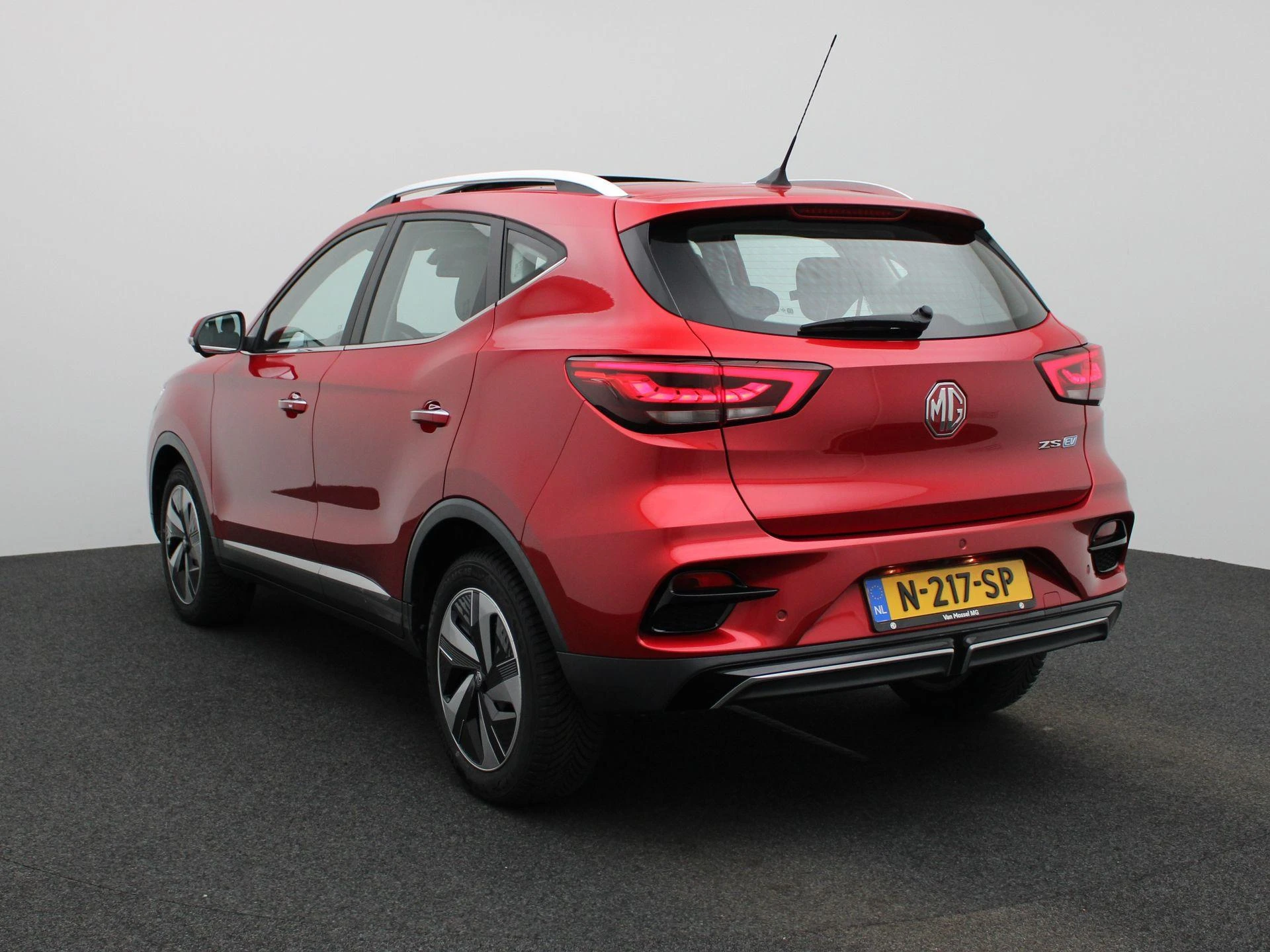 MG-ZS EV-image-1