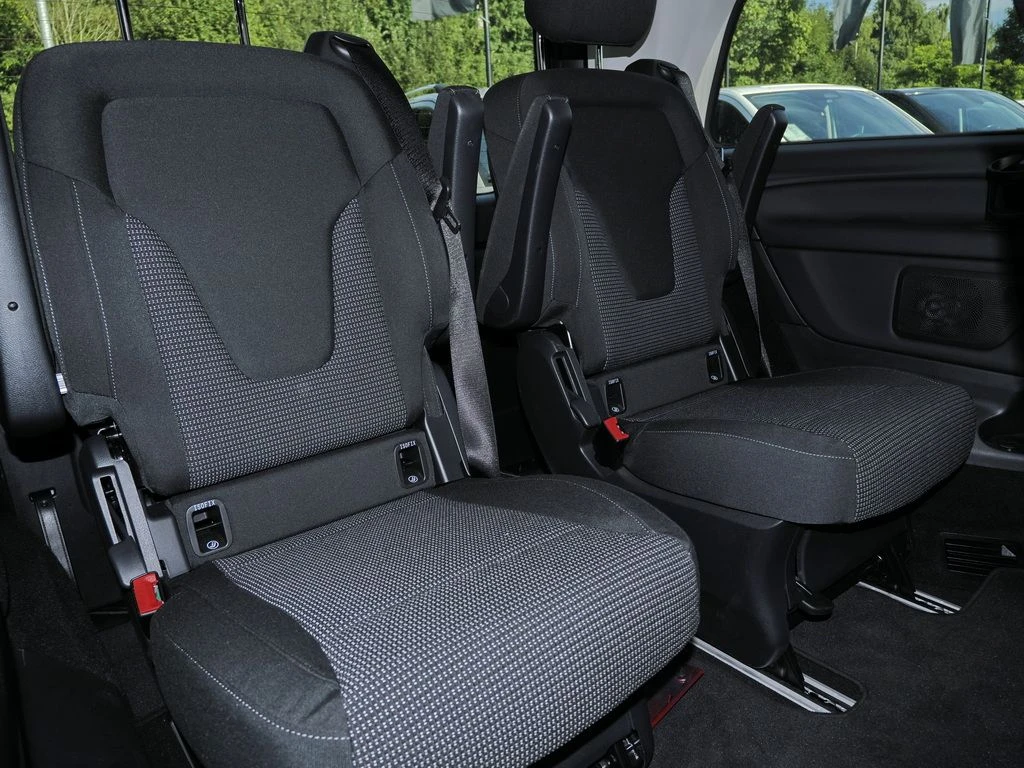 Mercedes-Benz-V-Klasse 220 d-image-12