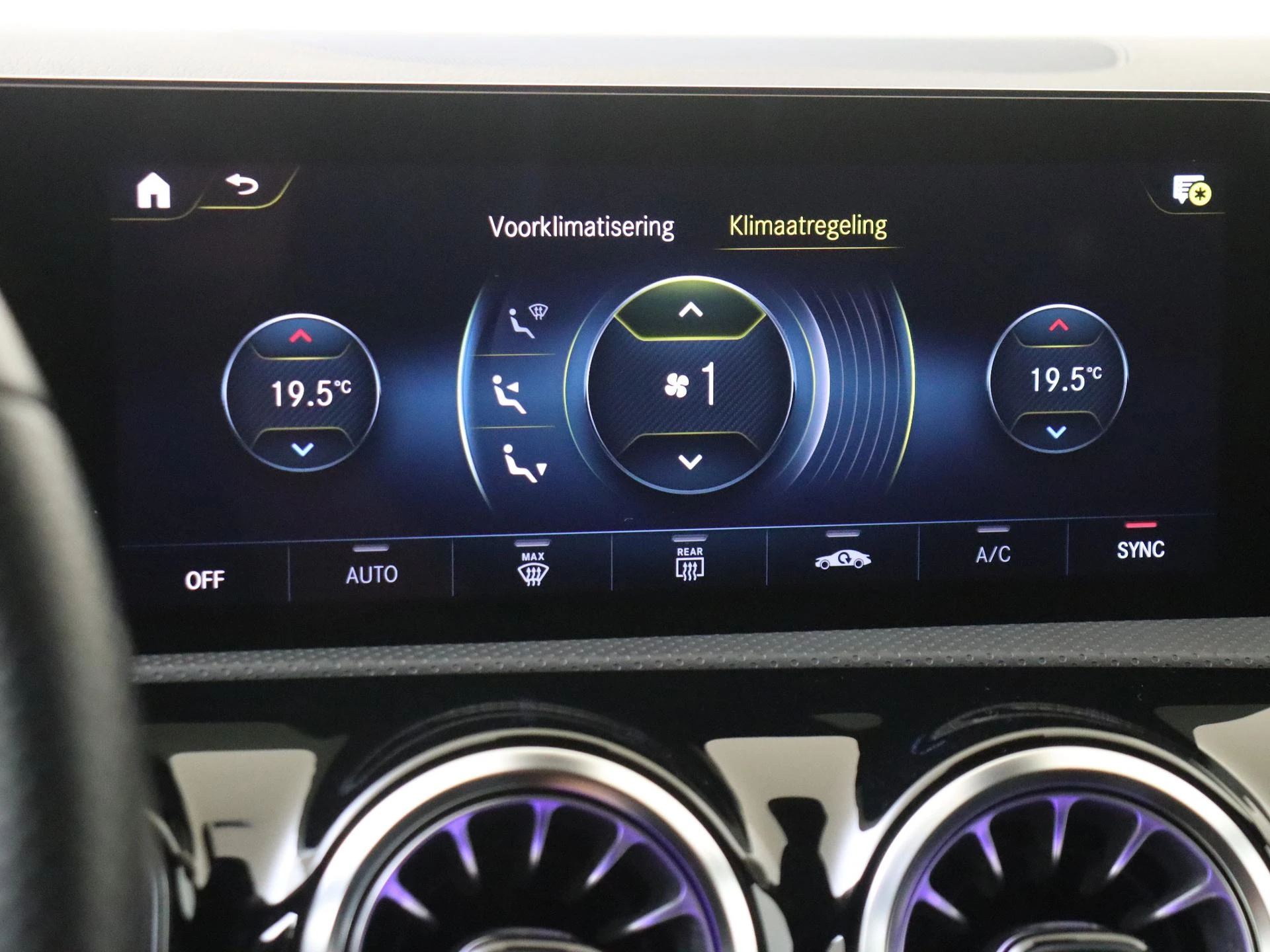 Mercedes-Benz-CLA-image-18