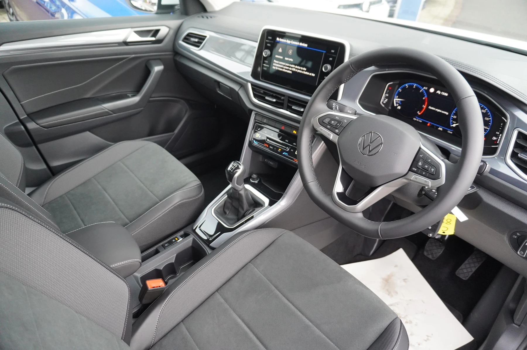 Volkswagen-T-Roc-image-5