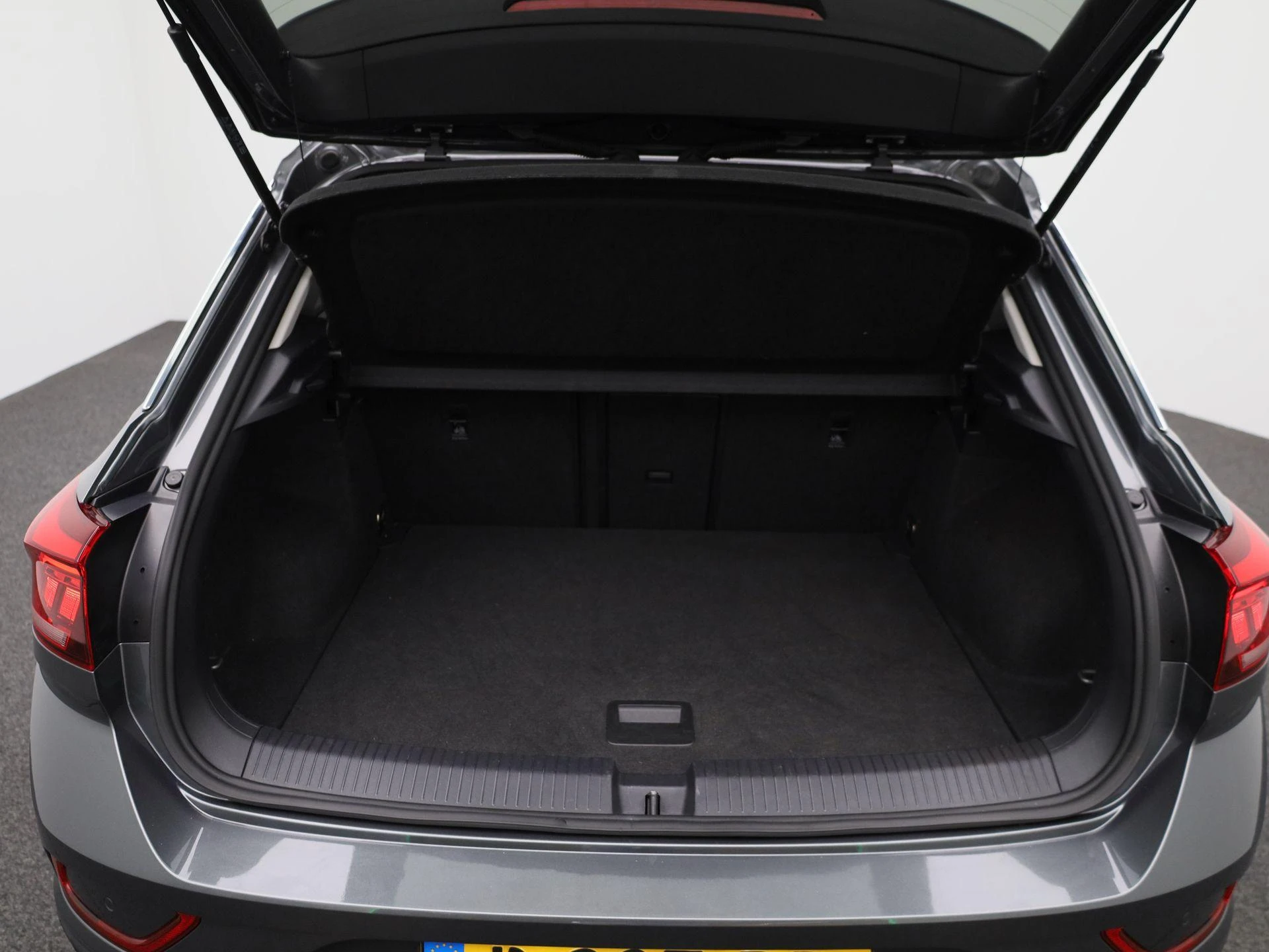 Volkswagen-T-Roc-image-11
