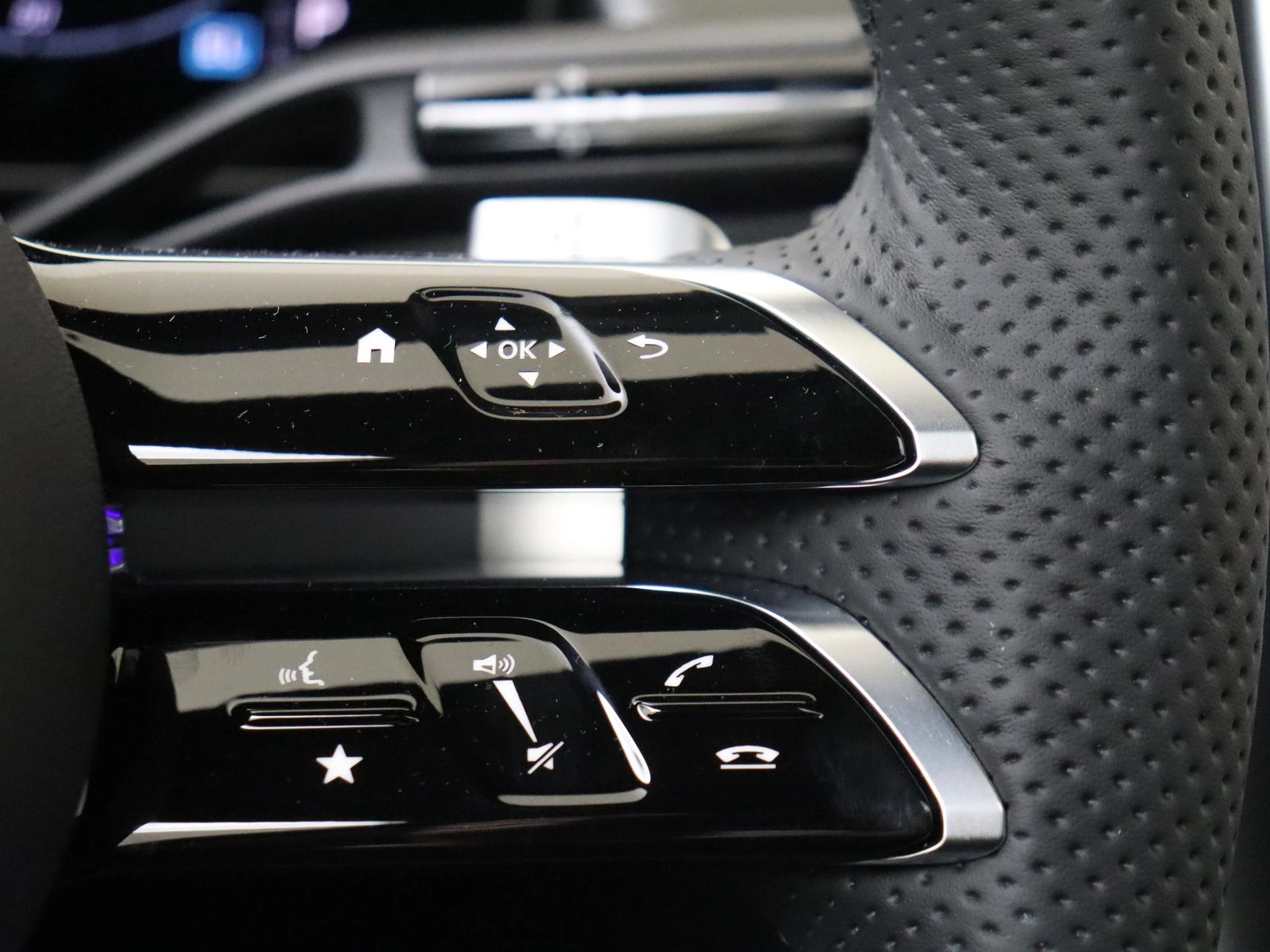 Mercedes-Benz-GLC-image-13