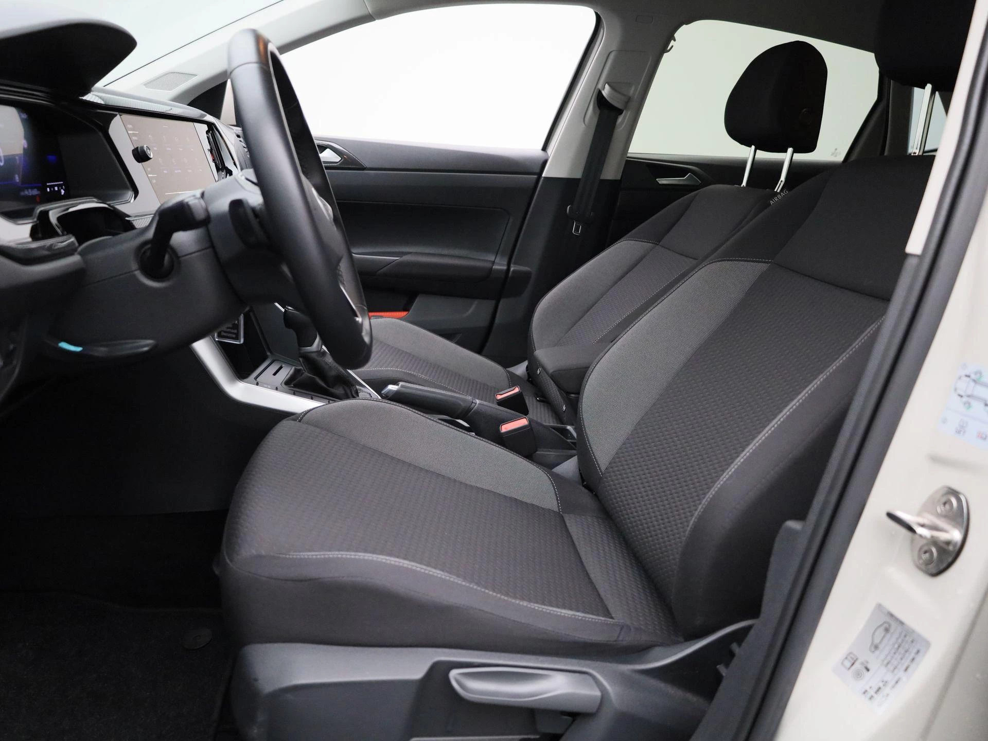 Volkswagen-Polo-image-10