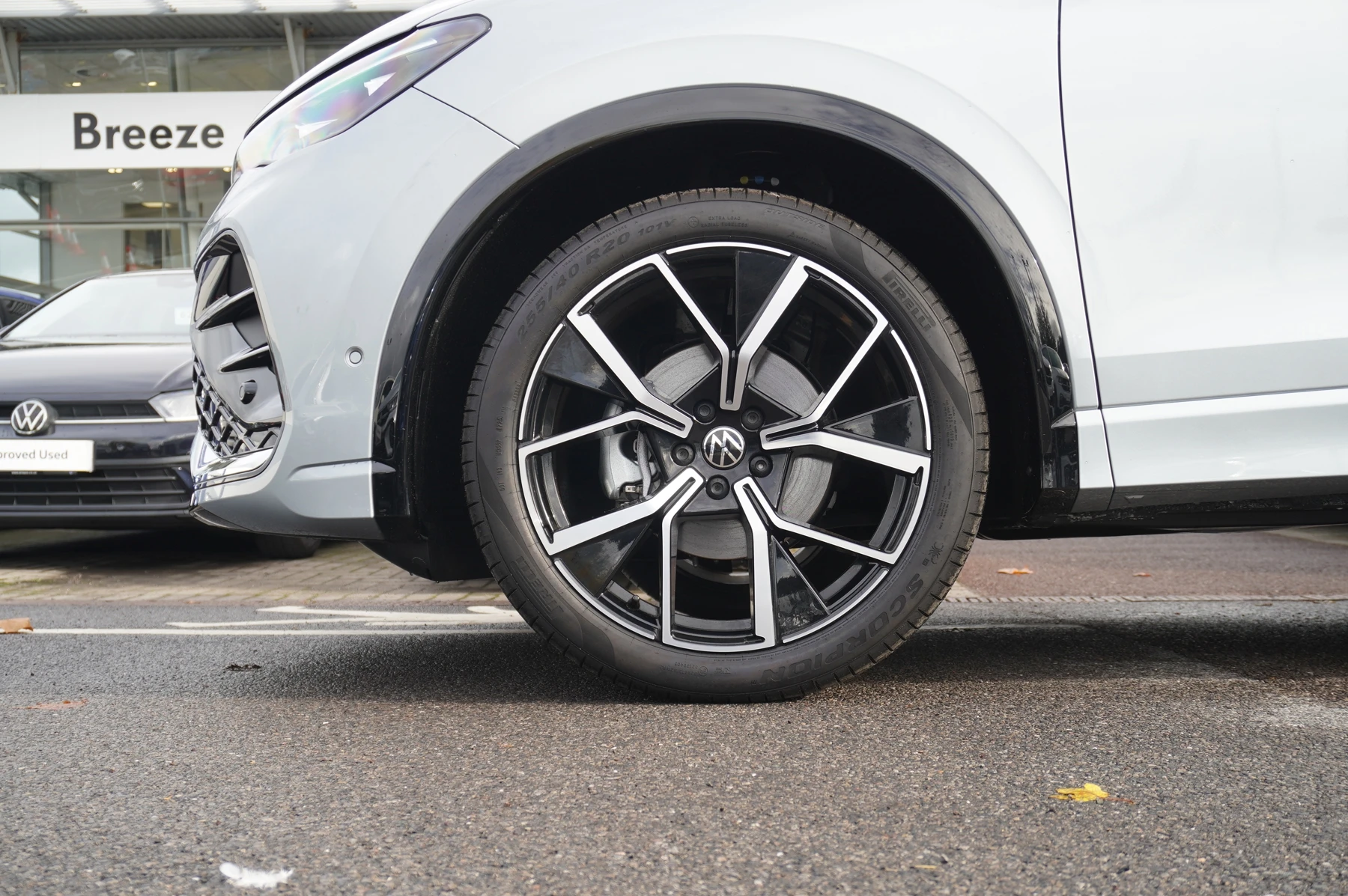 Volkswagen-Tiguan-image-4