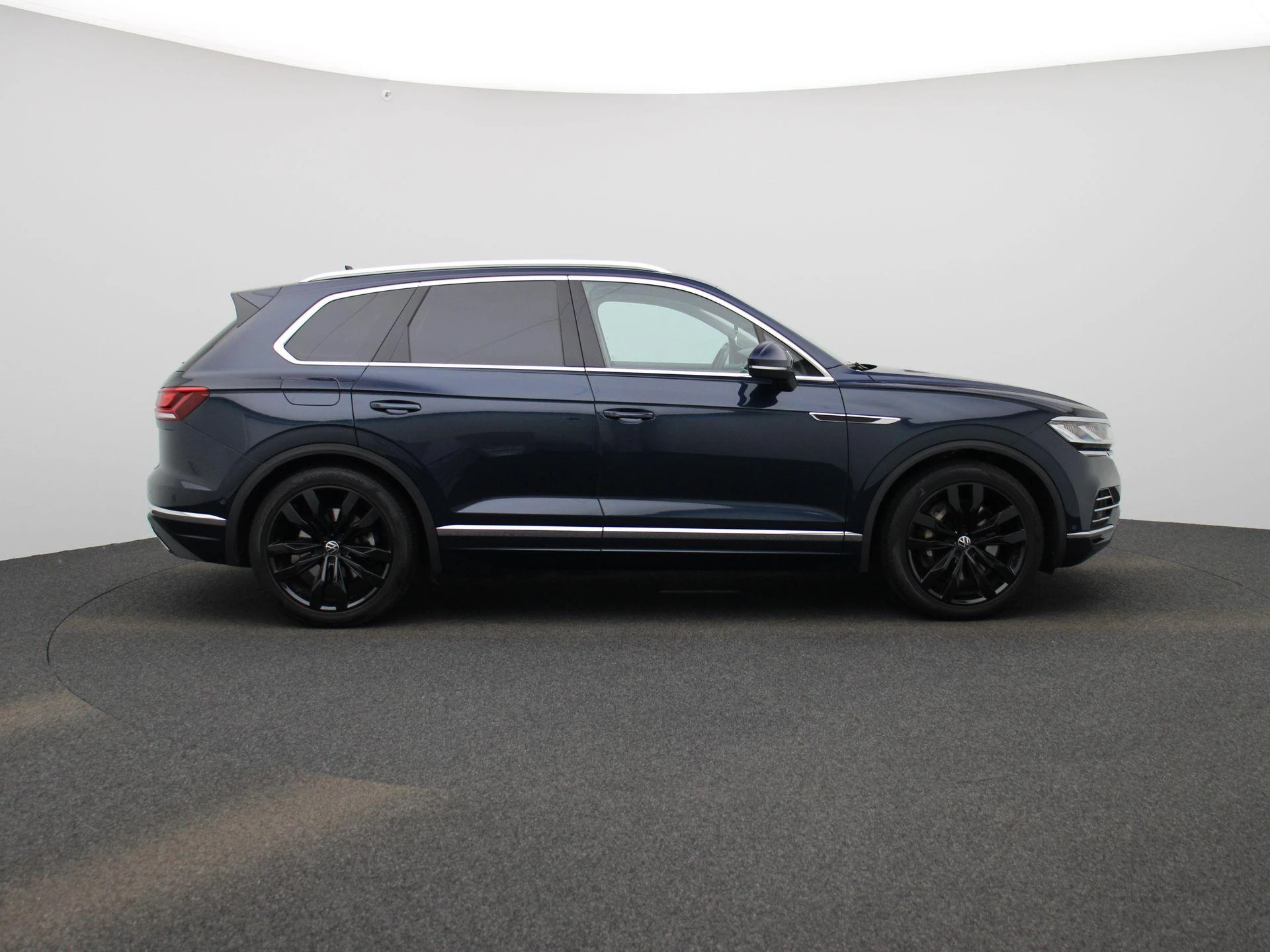 Volkswagen-Touareg-image-5