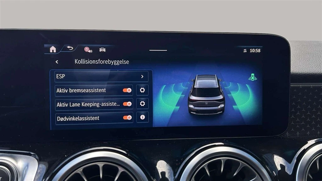 Mercedes-Benz-EQB-image-16