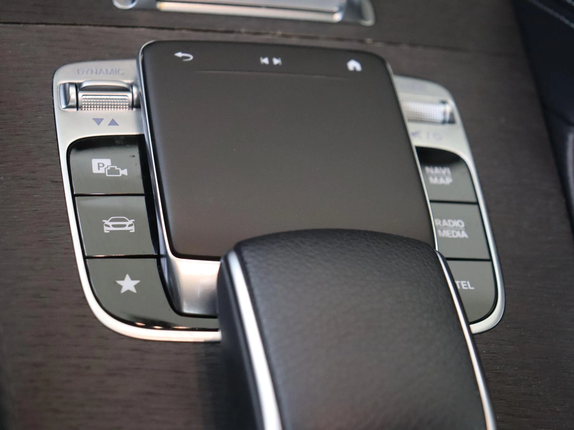 Mercedes-Benz-GLE-image-20