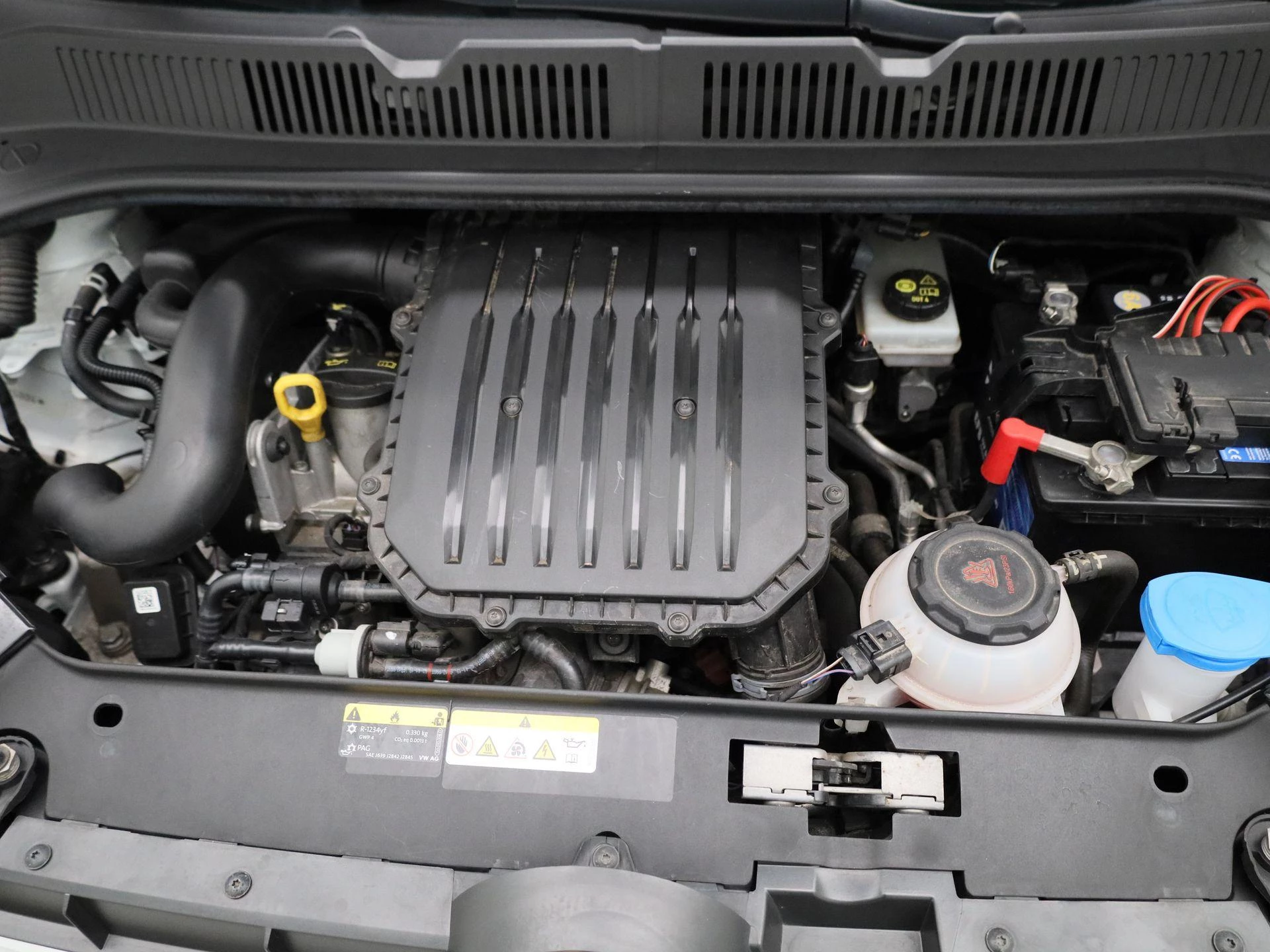 Volkswagen-up!-image-22
